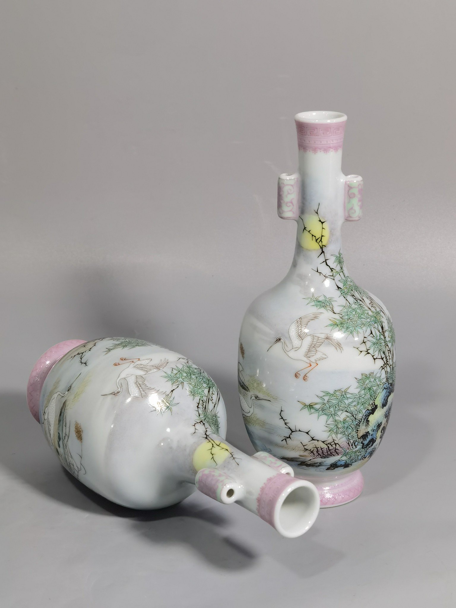 Qing Dynasty Yongzheng Enamel vase with reed pond and egret poetry pattern