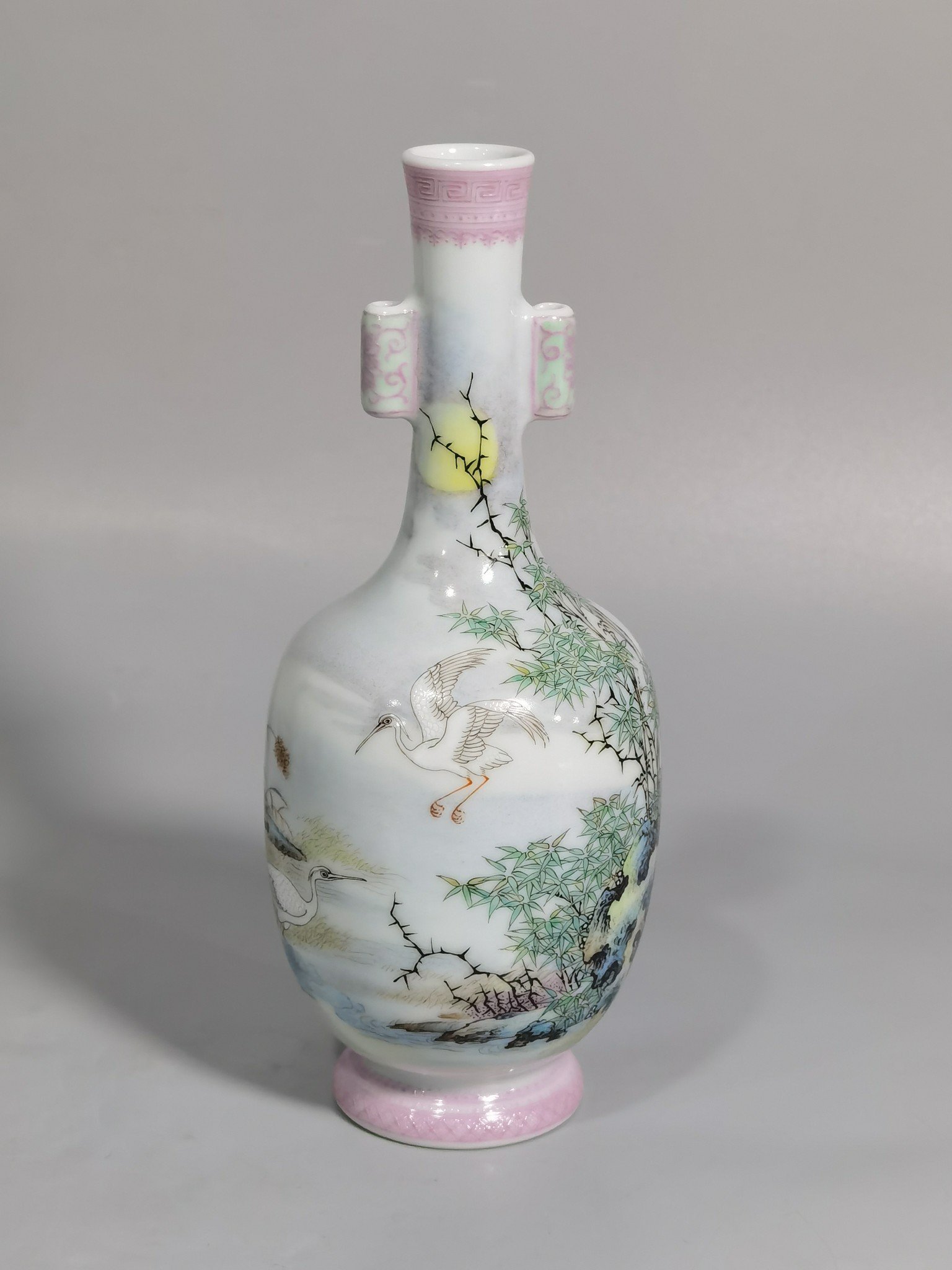 Qing Dynasty Yongzheng Enamel vase with reed pond and egret poetry pattern