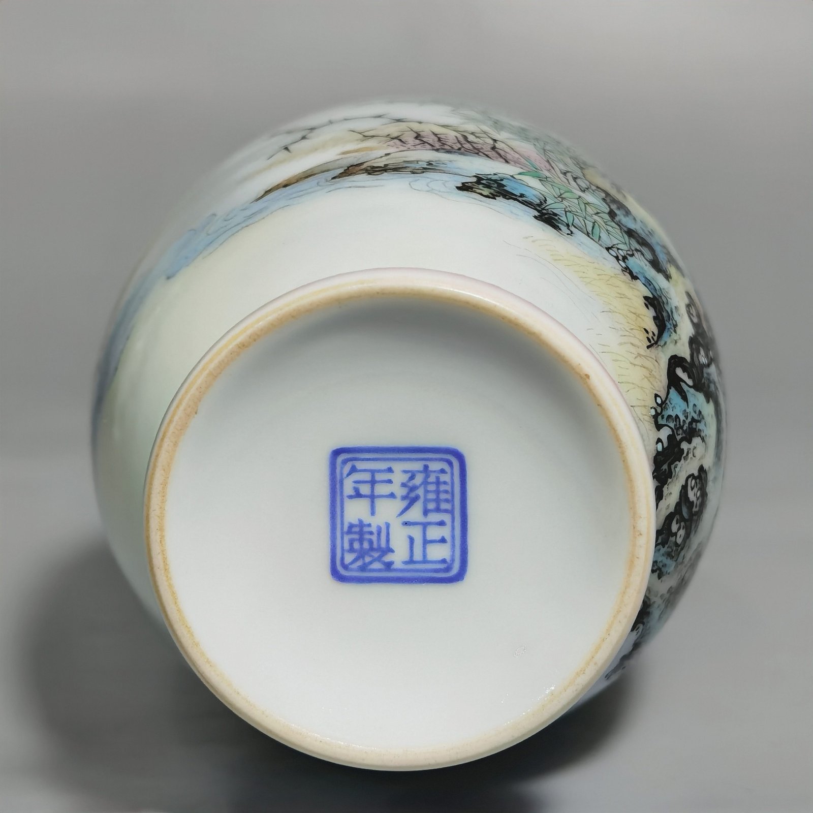 Qing Dynasty Yongzheng Enamel vase with reed pond and egret poetry pattern