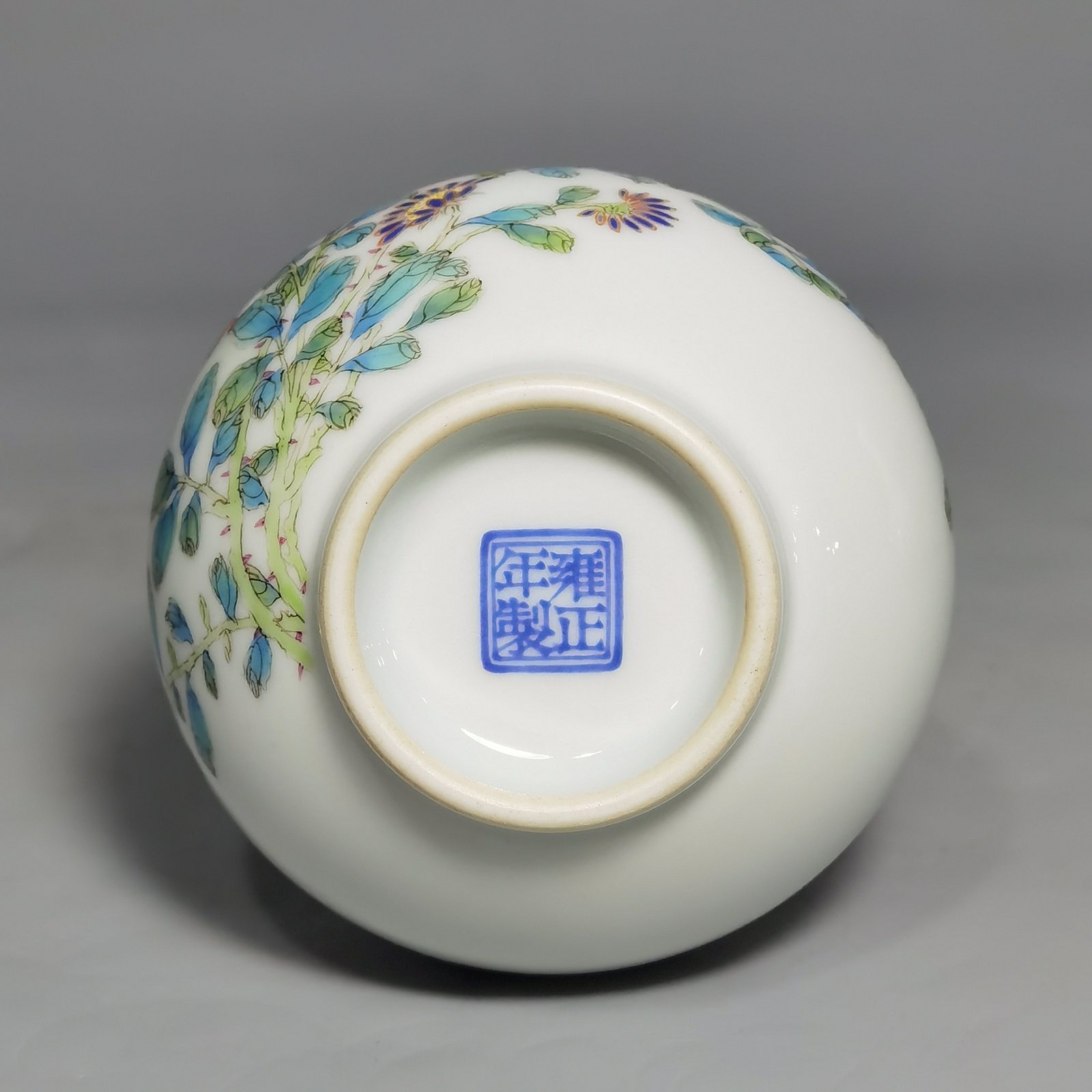 Qing Dynasty Yongzheng Enamel Butterfly Flower Garlic Vase