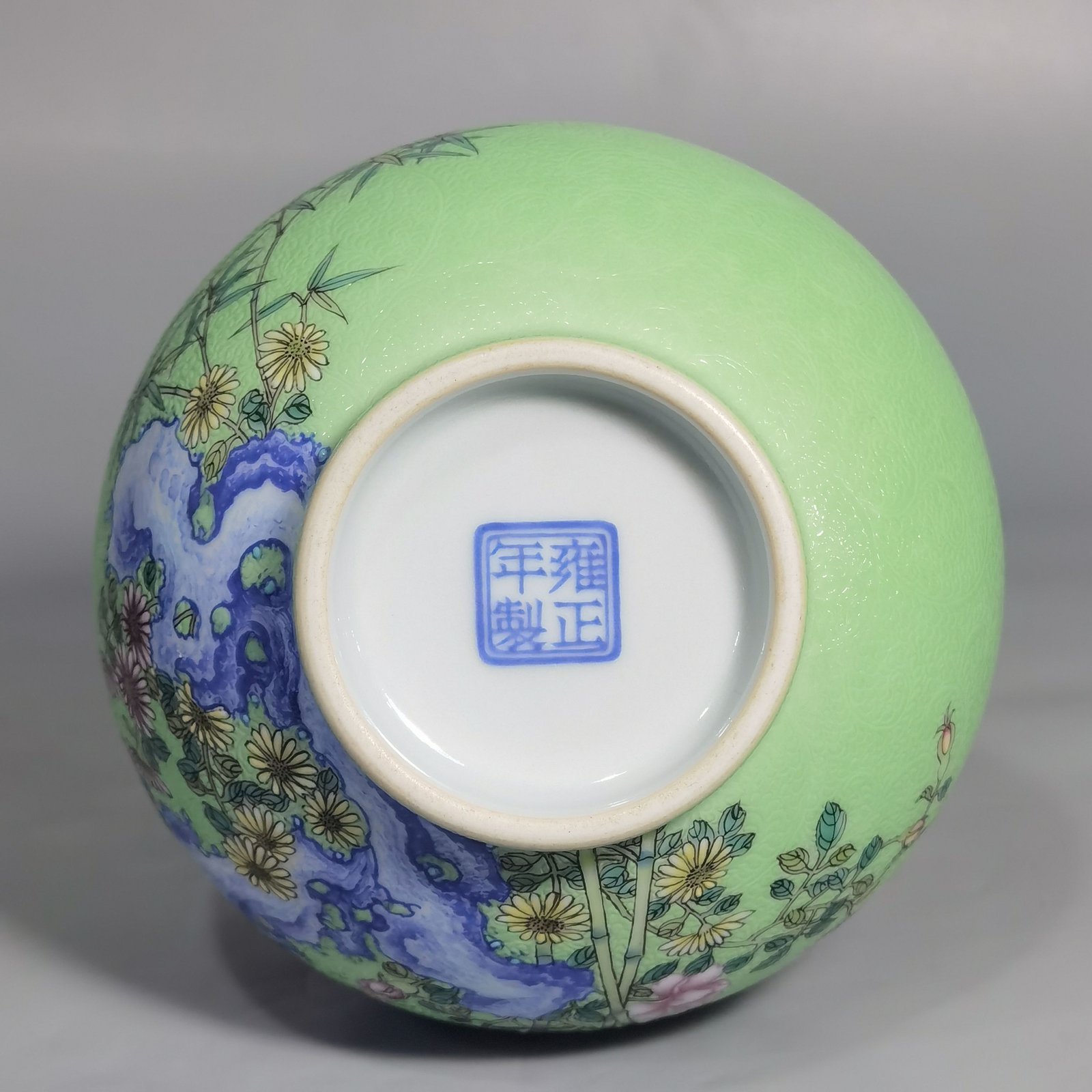 Qing Dynasty Yongzheng Enamel rolled bamboo vase