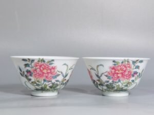 Qing Dynasty Yongzheng A pair of enamel peony cups