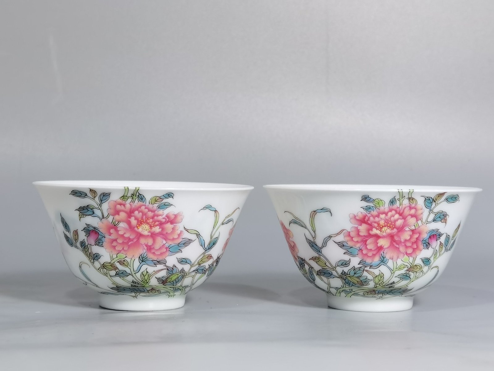 Qing Dynasty Yongzheng A pair of enamel peony cups