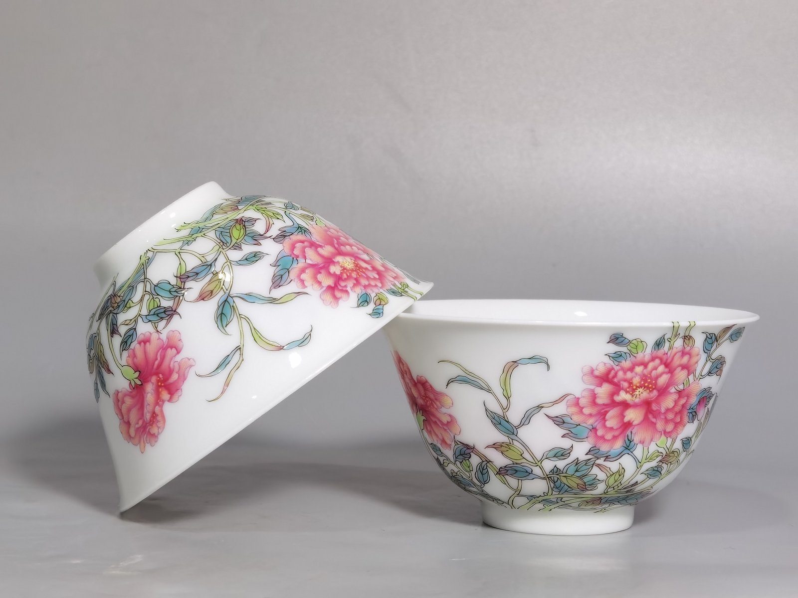 Qing Dynasty Yongzheng A pair of enamel peony cups