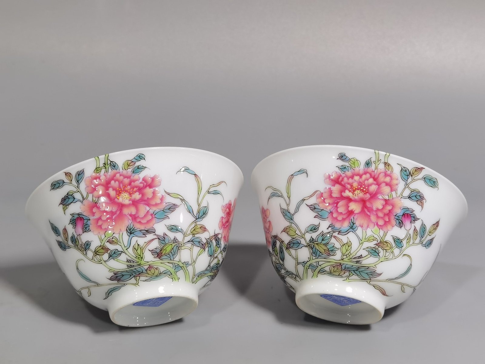 Qing Dynasty Yongzheng A pair of enamel peony cups