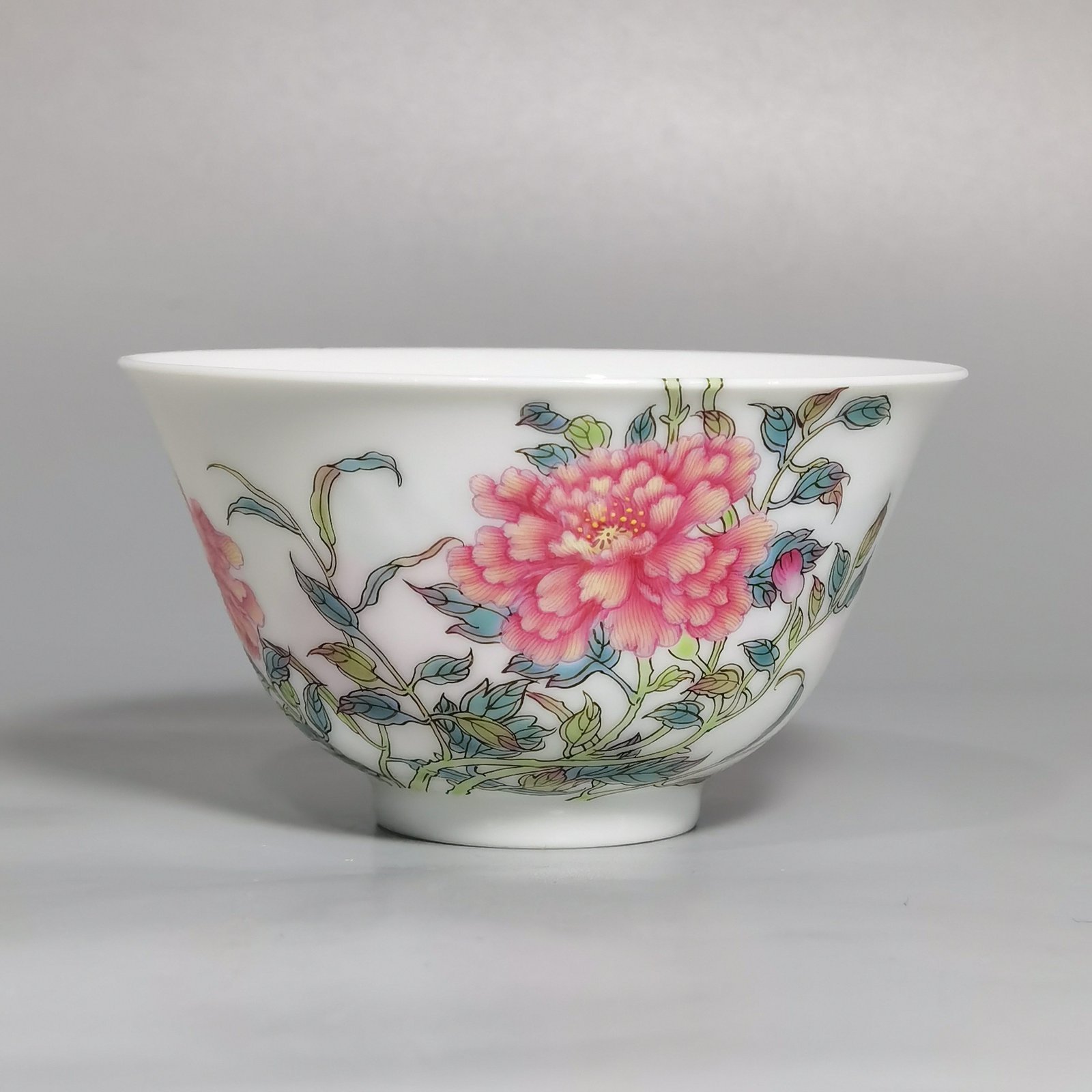 Qing Dynasty Yongzheng A pair of enamel peony cups
