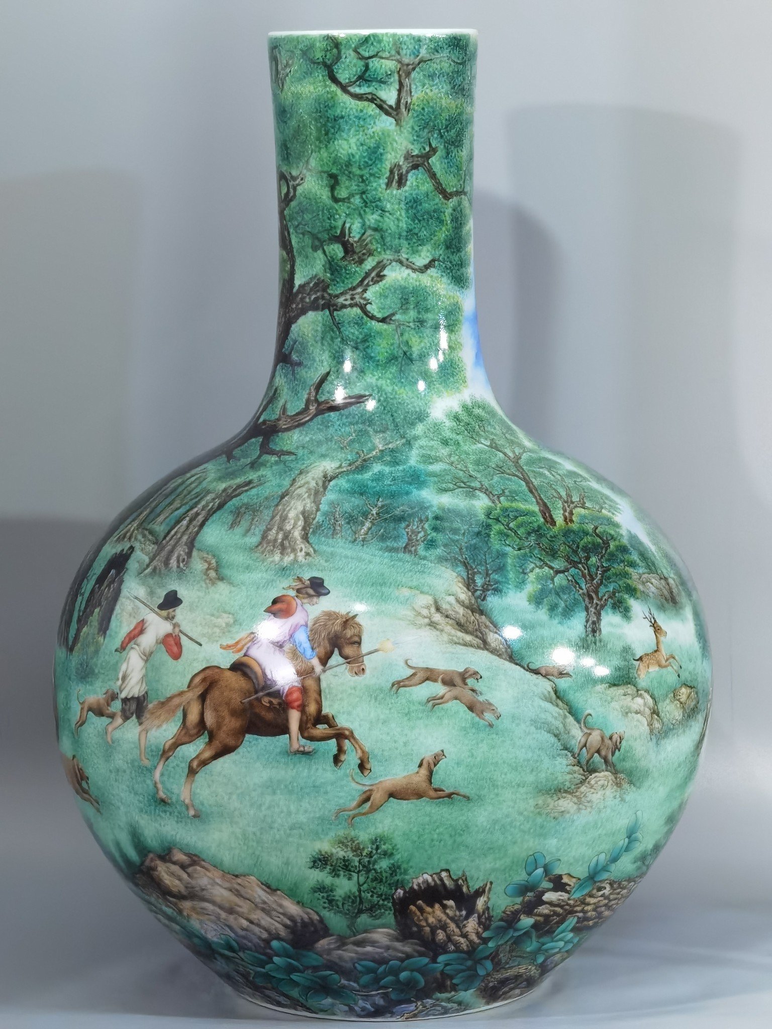 Qing Dynasty Yongzheng enamel Castiglione hunting celestial sphere vase