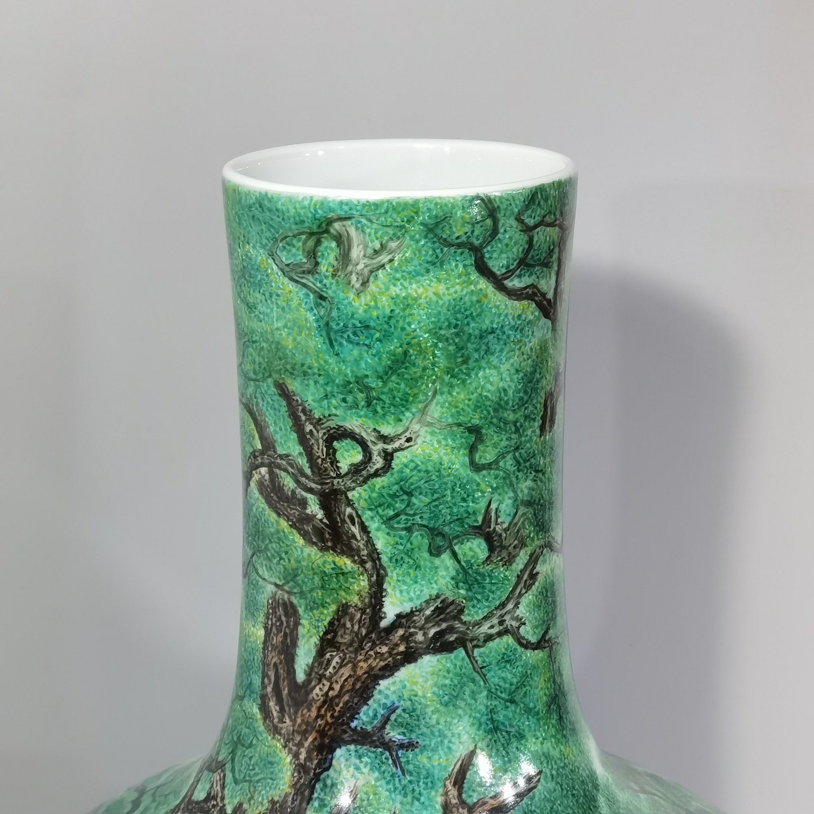 Qing Dynasty Yongzheng enamel Castiglione hunting celestial sphere vase