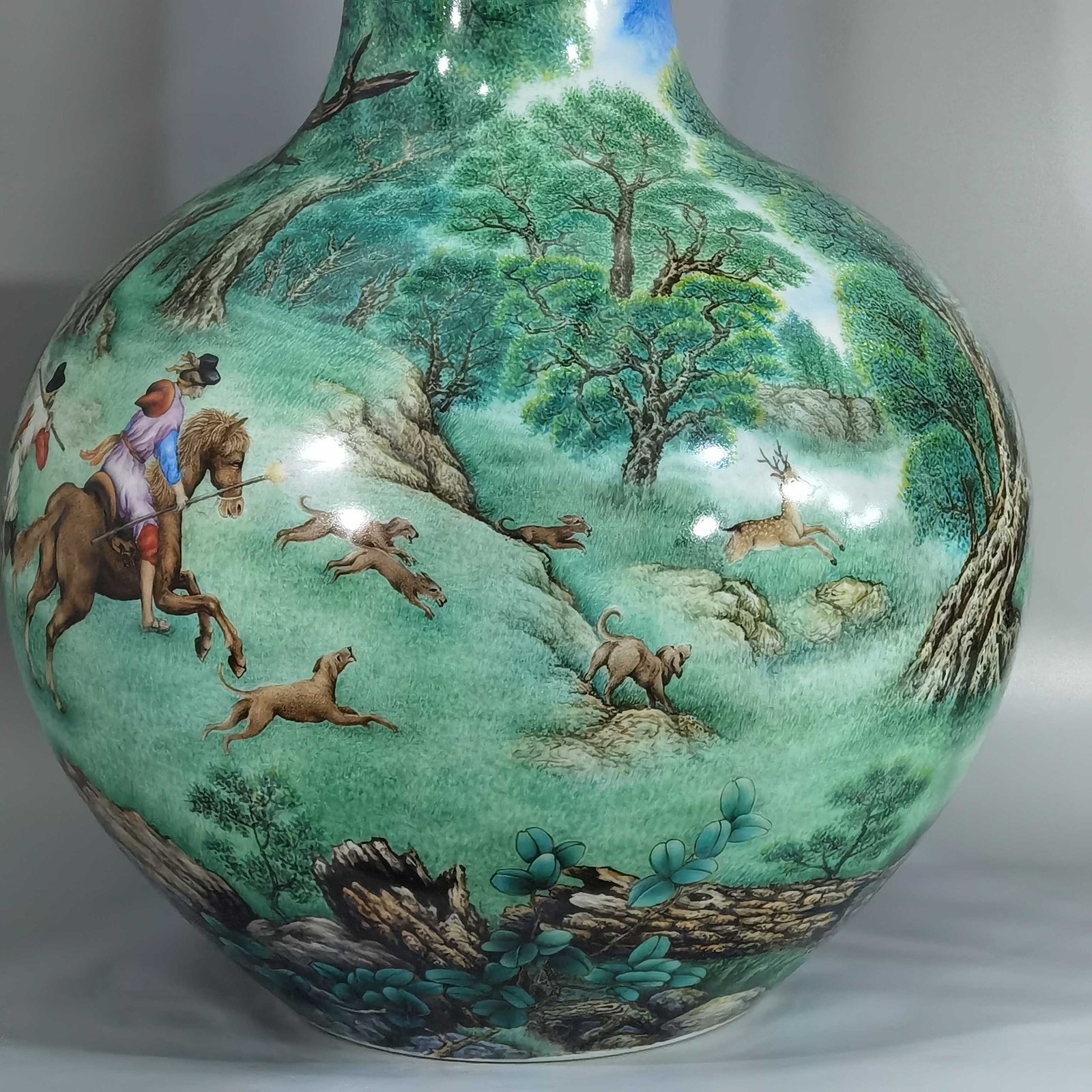 Qing Dynasty Yongzheng enamel Castiglione hunting celestial sphere vase