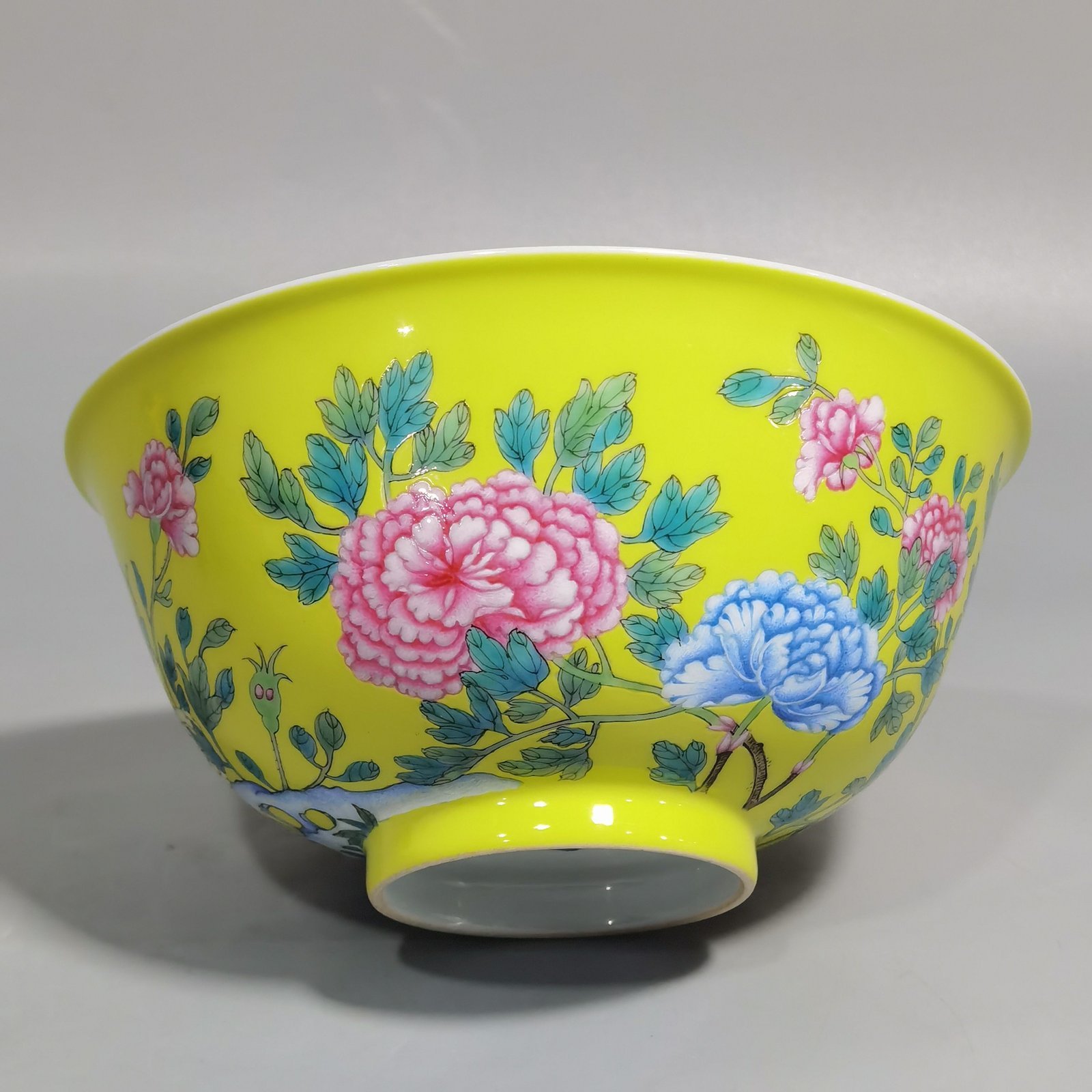 Qing Dynasty Yongzheng enamel yellow ground peony pattern bowl