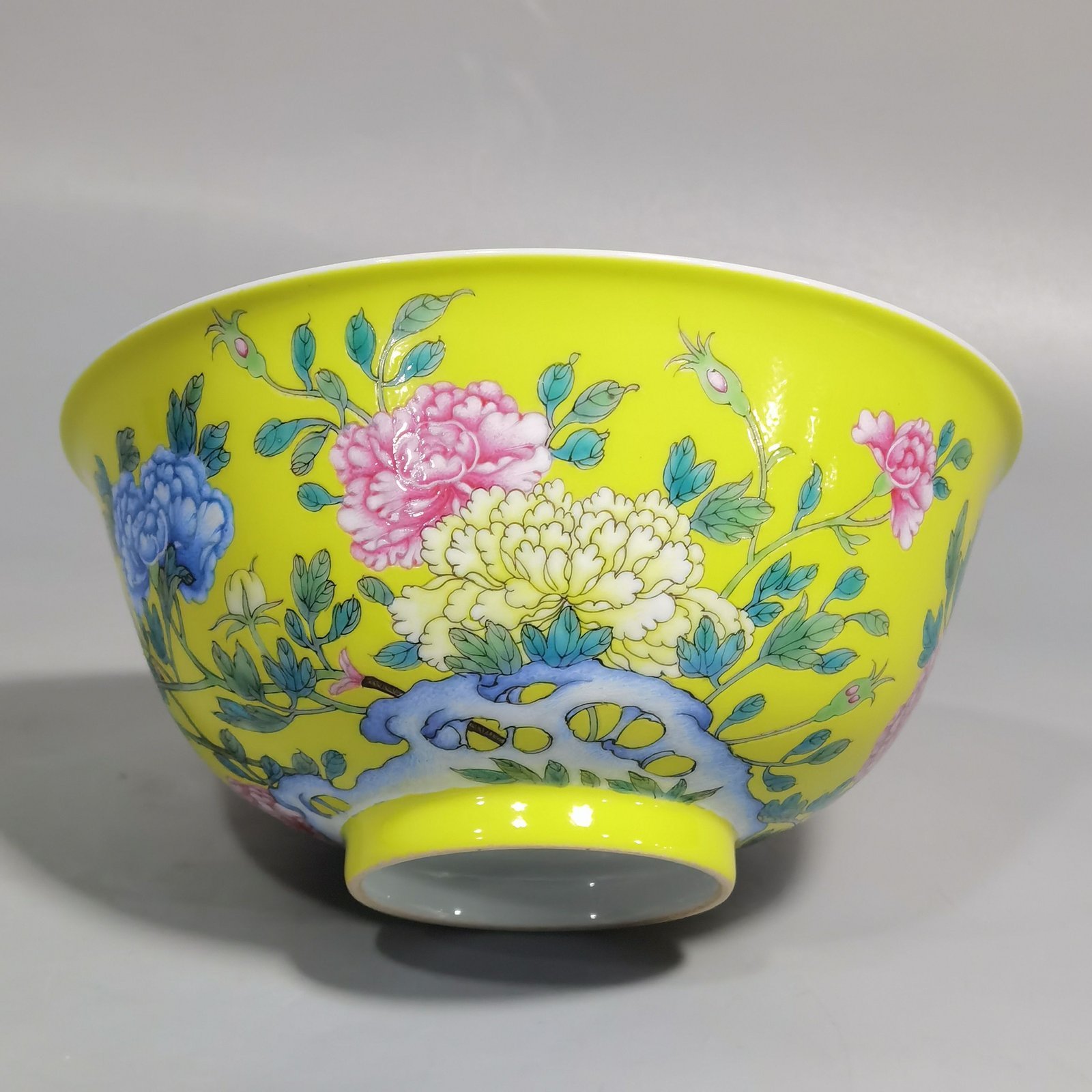 Qing Dynasty Yongzheng enamel yellow ground peony pattern bowl