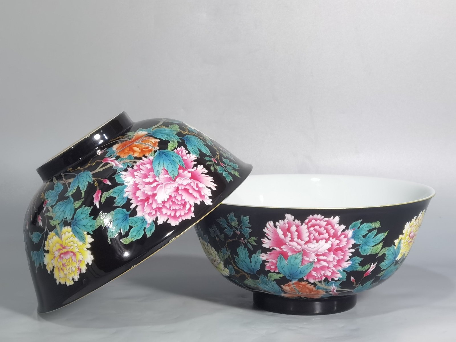 Qing Dynasty Yongzheng Enamel Black Ground Peony Flower Bowl