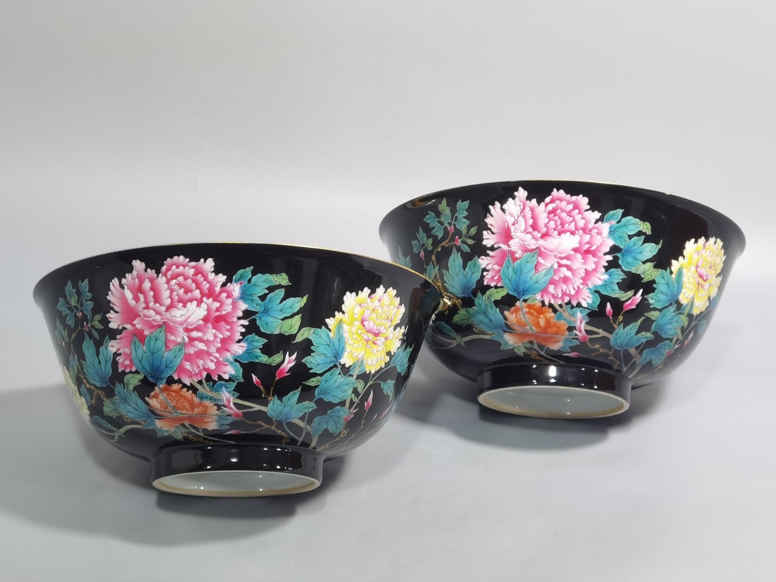 Qing Dynasty Yongzheng Enamel Black Ground Peony Flower Bowl