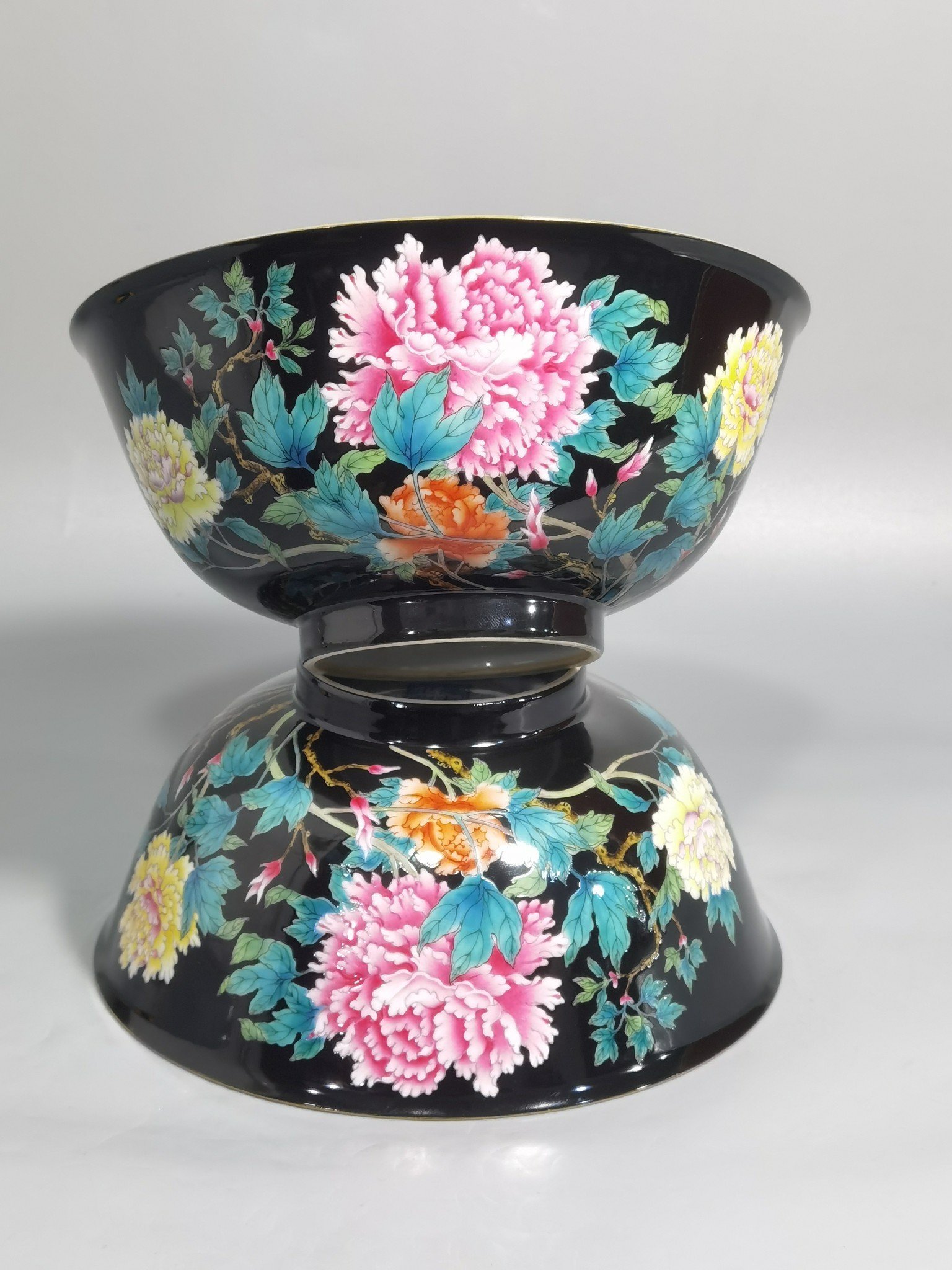 Qing Dynasty Yongzheng Enamel Black Ground Peony Flower Bowl
