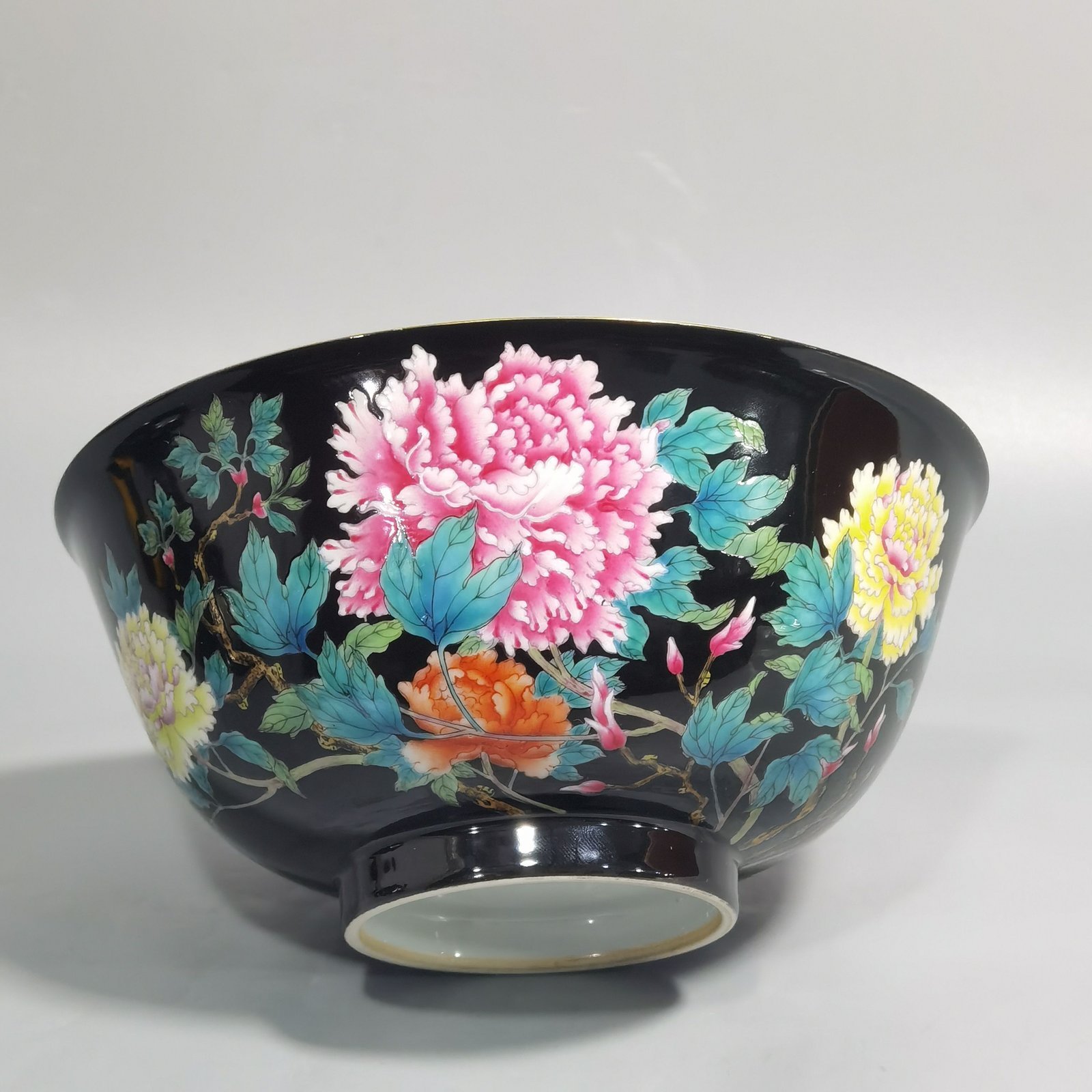 Qing Dynasty Yongzheng Enamel Black Ground Peony Flower Bowl