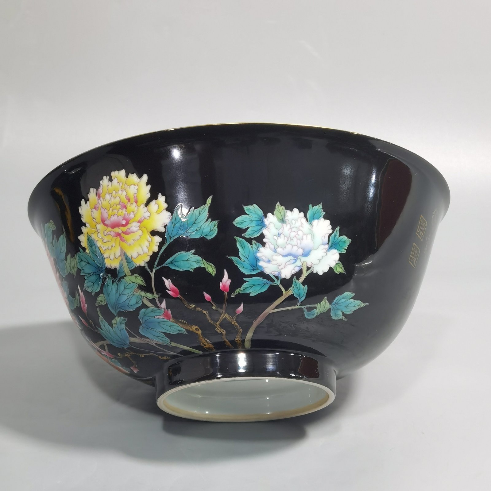 Qing Dynasty Yongzheng Enamel Black Ground Peony Flower Bowl