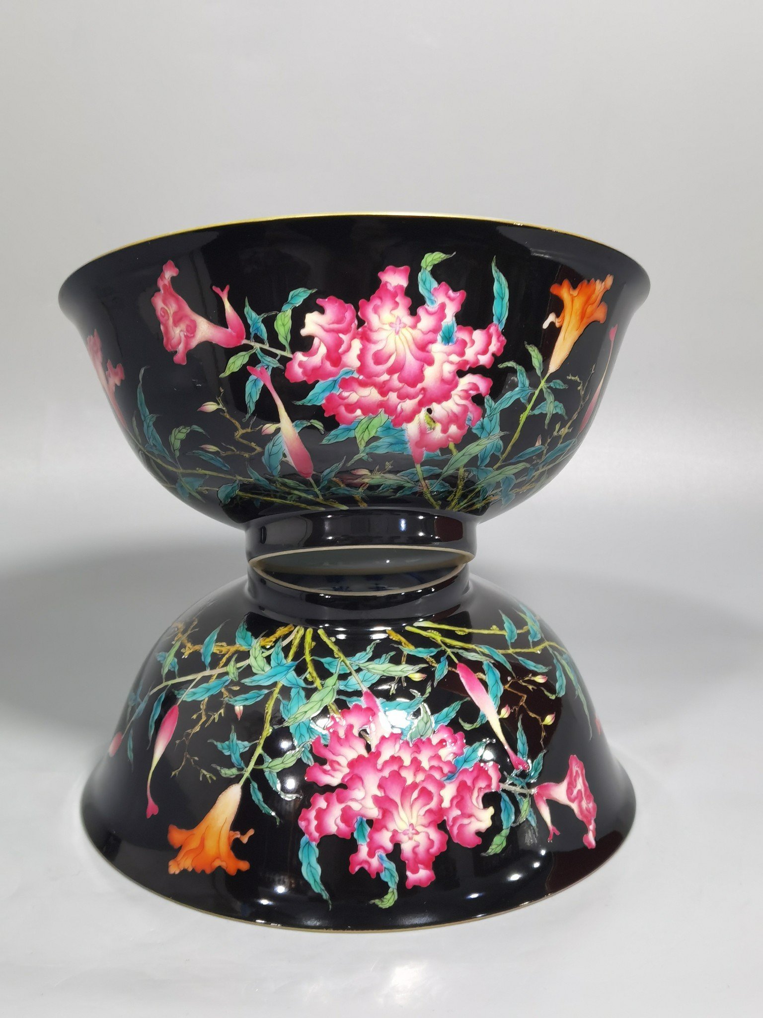 Qing Dynasty Yongzheng Enamel Black Ground Cockscomb Flower Bowl