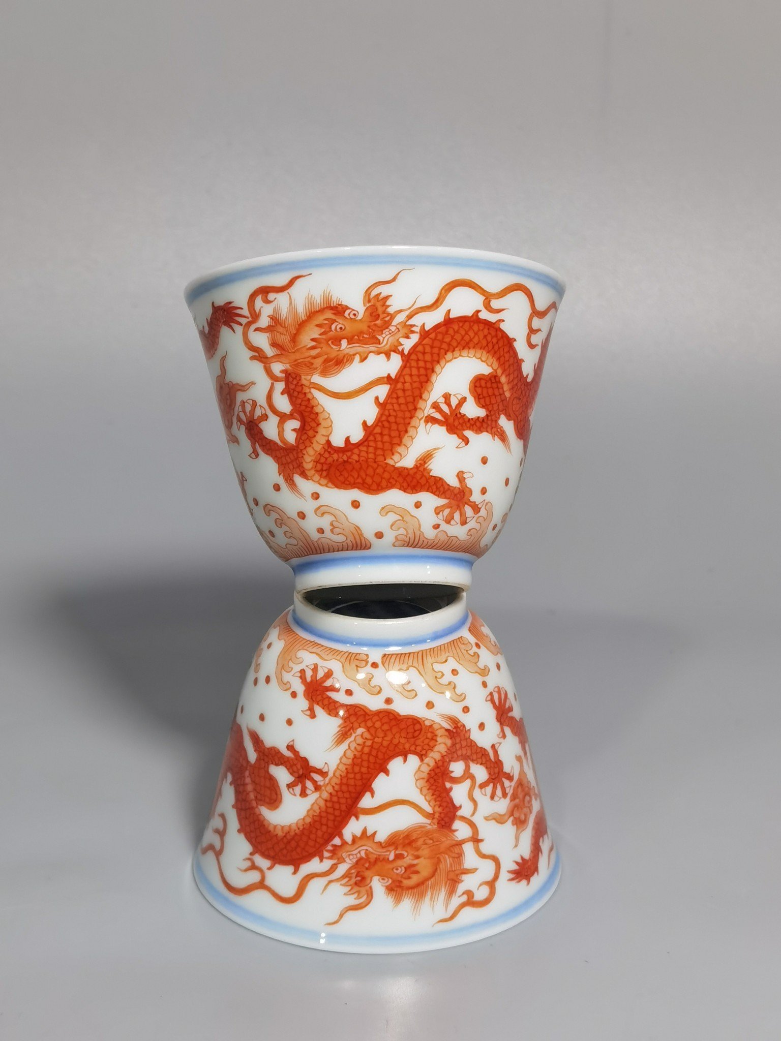 Qing Dynasty Yongzheng alum red color double dragon cup
