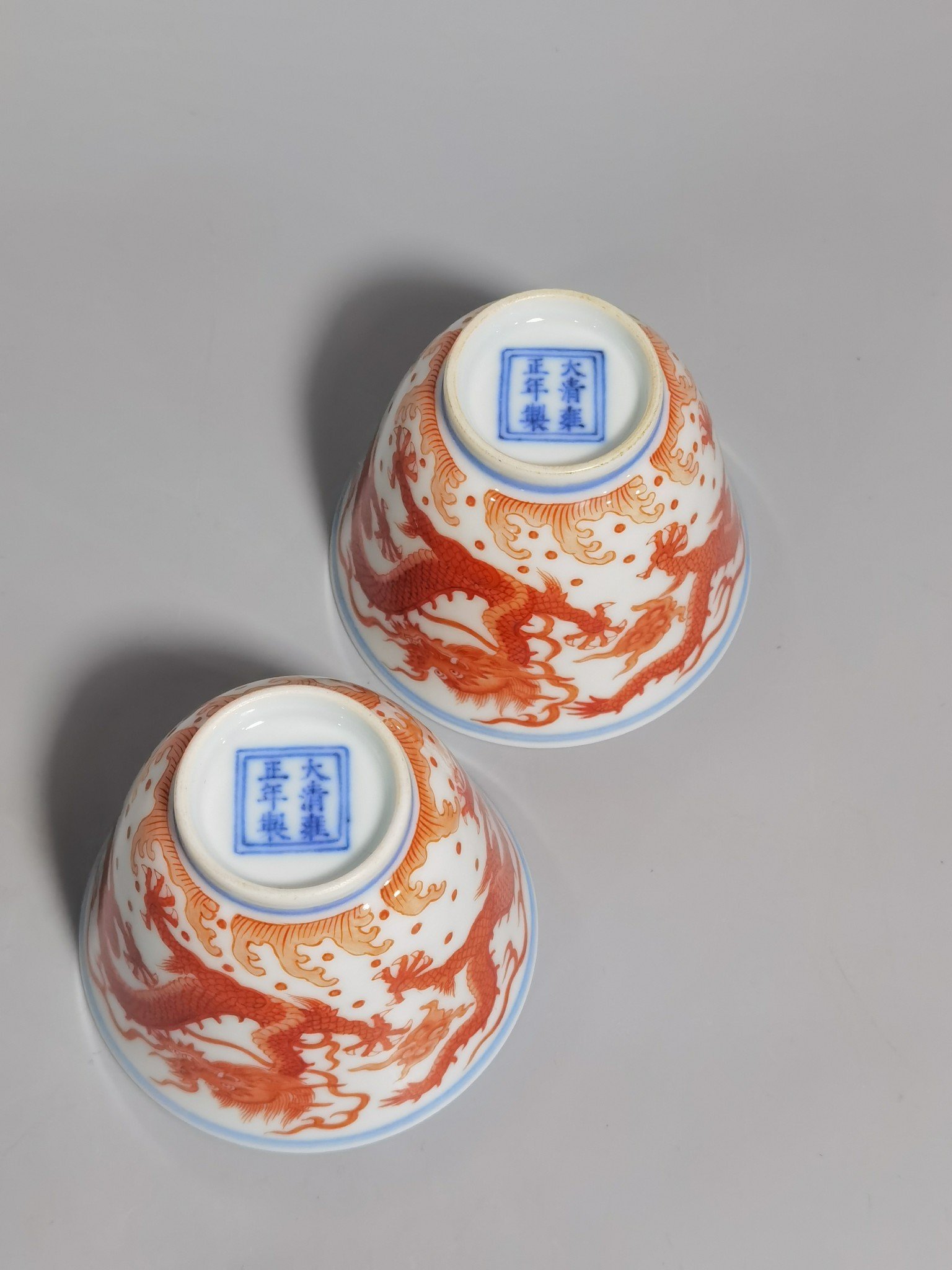 Qing Dynasty Yongzheng alum red color double dragon cup
