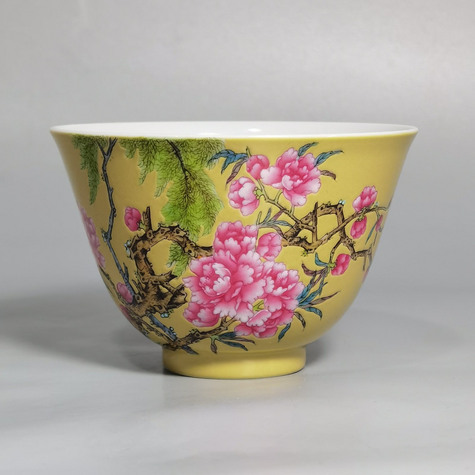 Qing Dynasty Yongzheng A pair of beige-glazed pastel peach blossom poems and tea pictures