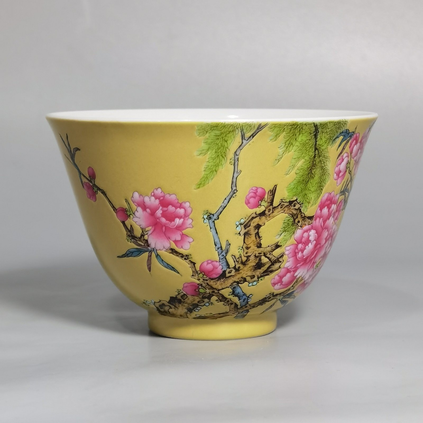Qing Dynasty Yongzheng A pair of beige-glazed pastel peach blossom poems and tea pictures