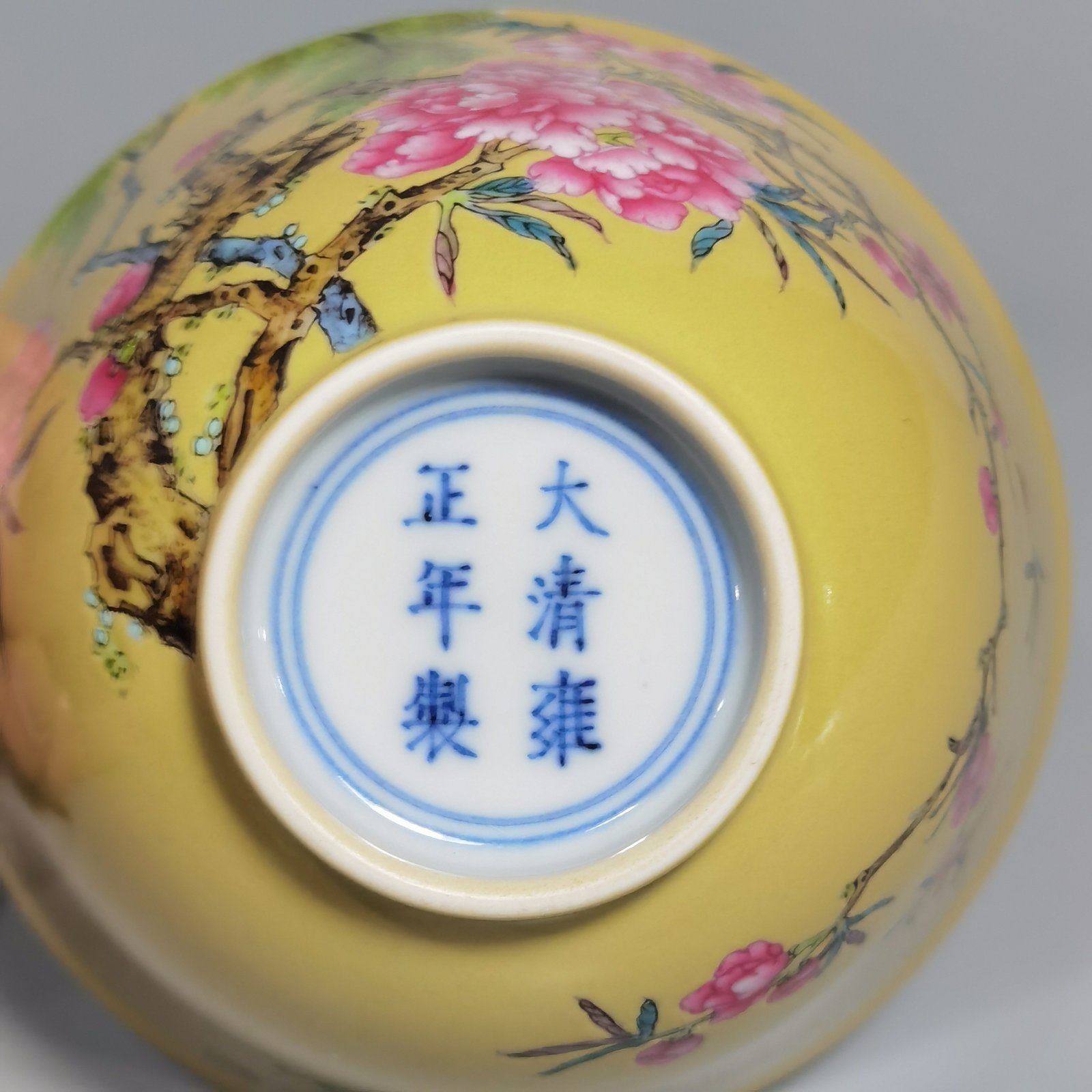Qing Dynasty Yongzheng A pair of beige-glazed pastel peach blossom poems and tea pictures