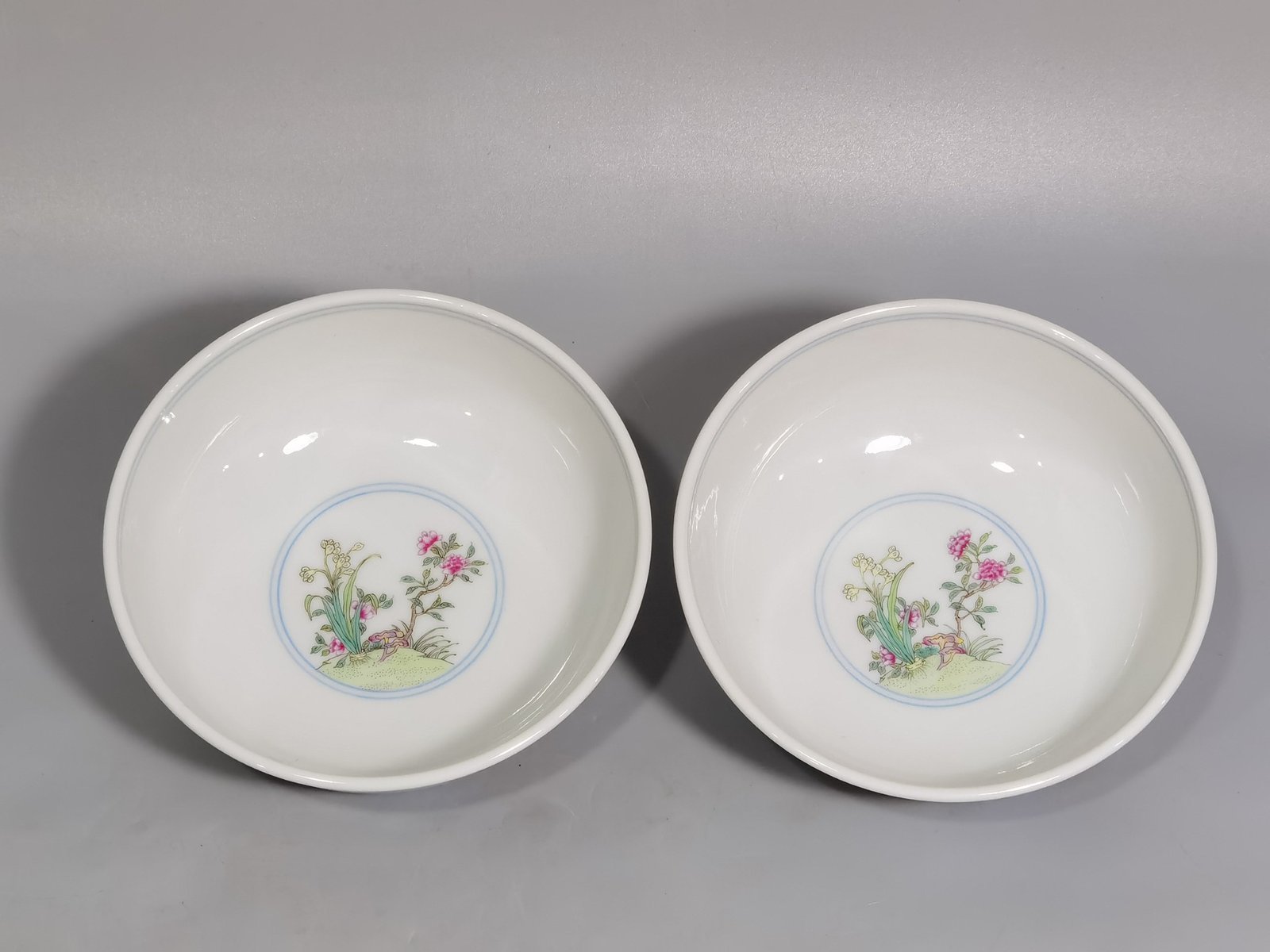 Qing Dynasty Yongzheng pastel painting of the Thirteen Taibao infants a pair of lying bowls