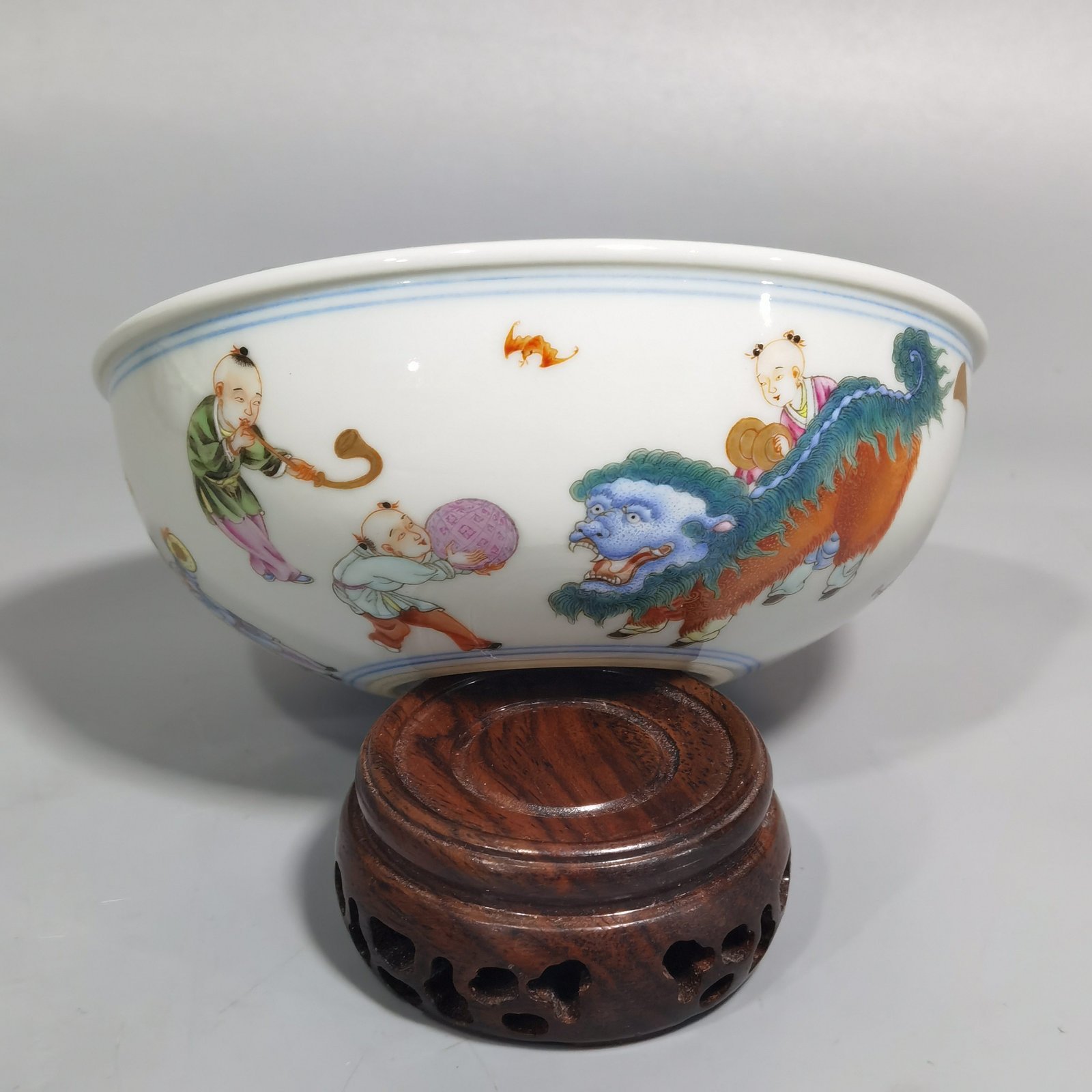 Qing Dynasty Yongzheng pastel painting of the Thirteen Taibao infants a pair of lying bowls