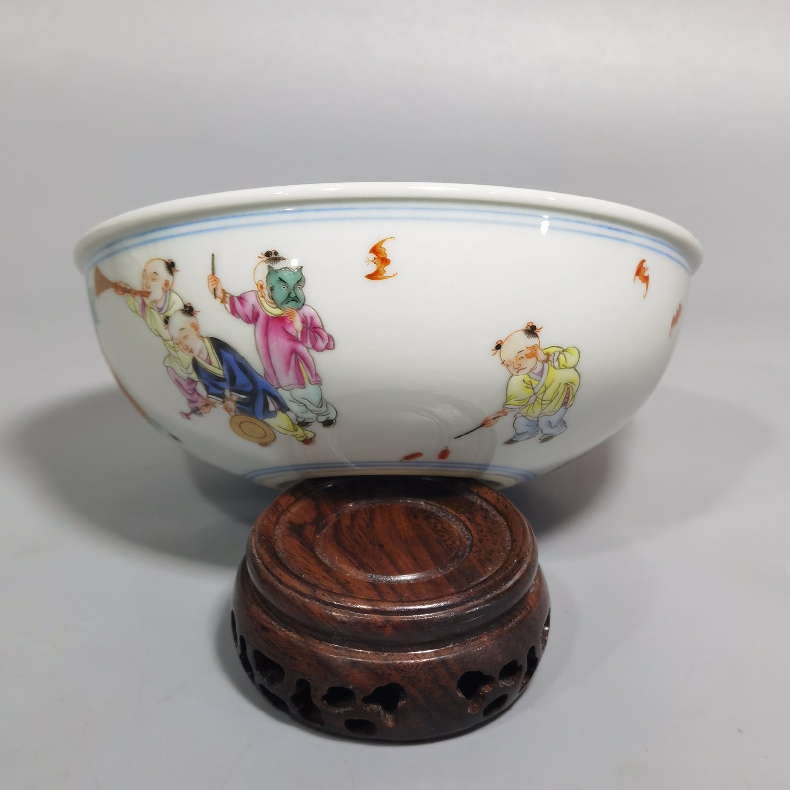 Qing Dynasty Yongzheng pastel painting of the Thirteen Taibao infants a pair of lying bowls