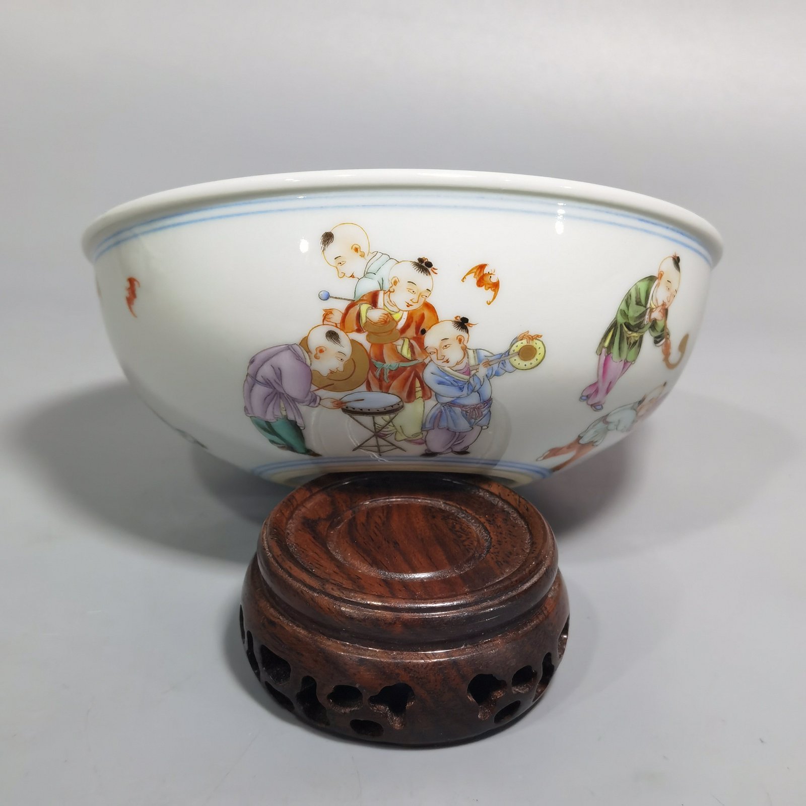 Qing Dynasty Yongzheng pastel painting of the Thirteen Taibao infants a pair of lying bowls