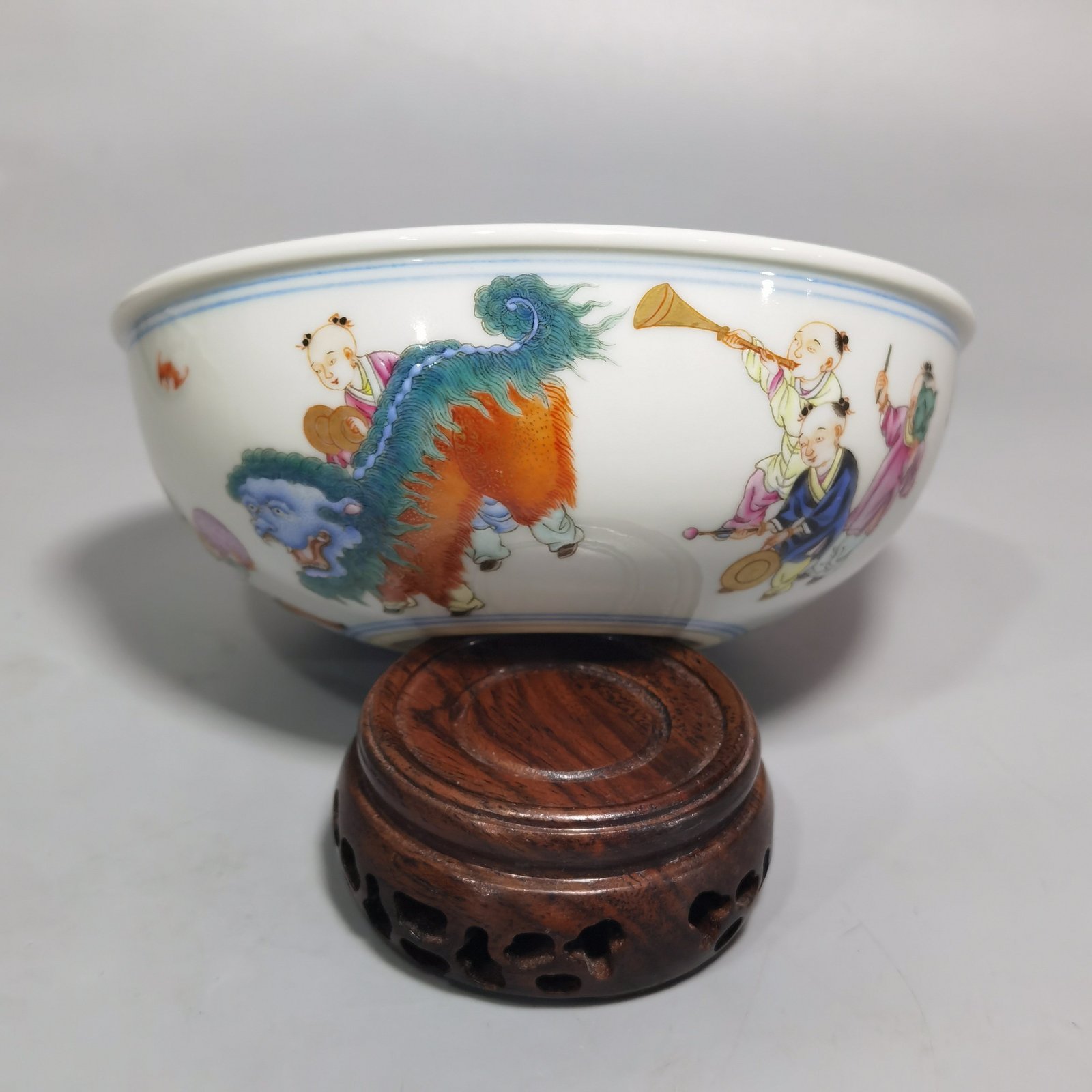 Qing Dynasty Yongzheng pastel painting of the Thirteen Taibao infants a pair of lying bowls