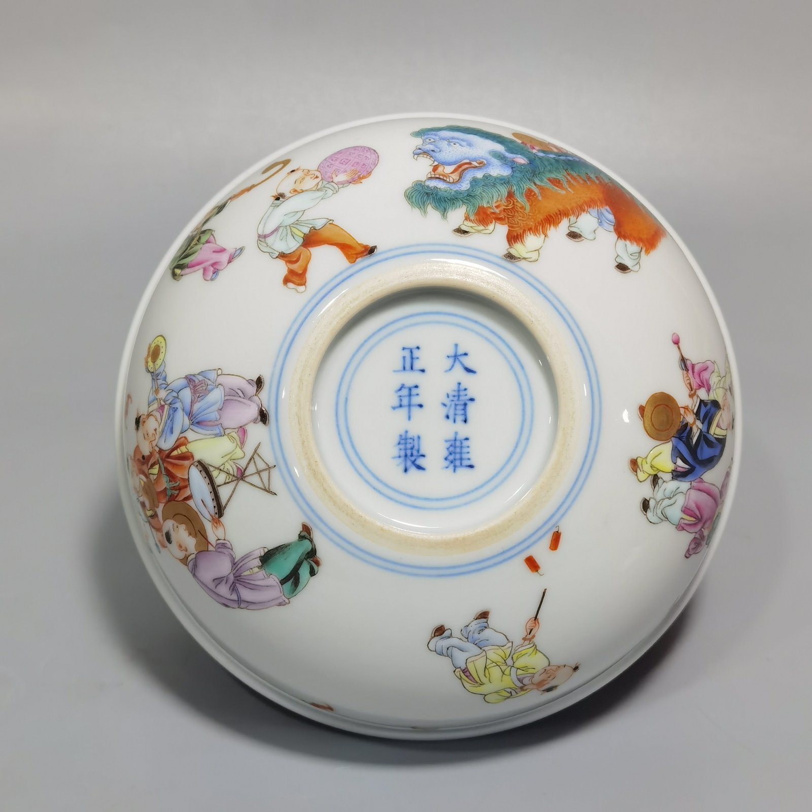 Qing Dynasty Yongzheng pastel painting of the Thirteen Taibao infants a pair of lying bowls
