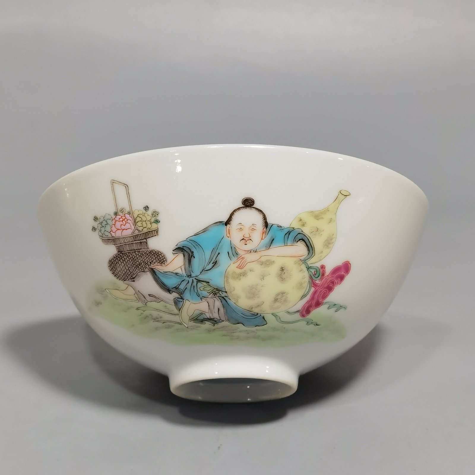 Qing Dynasty Yongzheng pastel Fulu figures a pair of tea balls