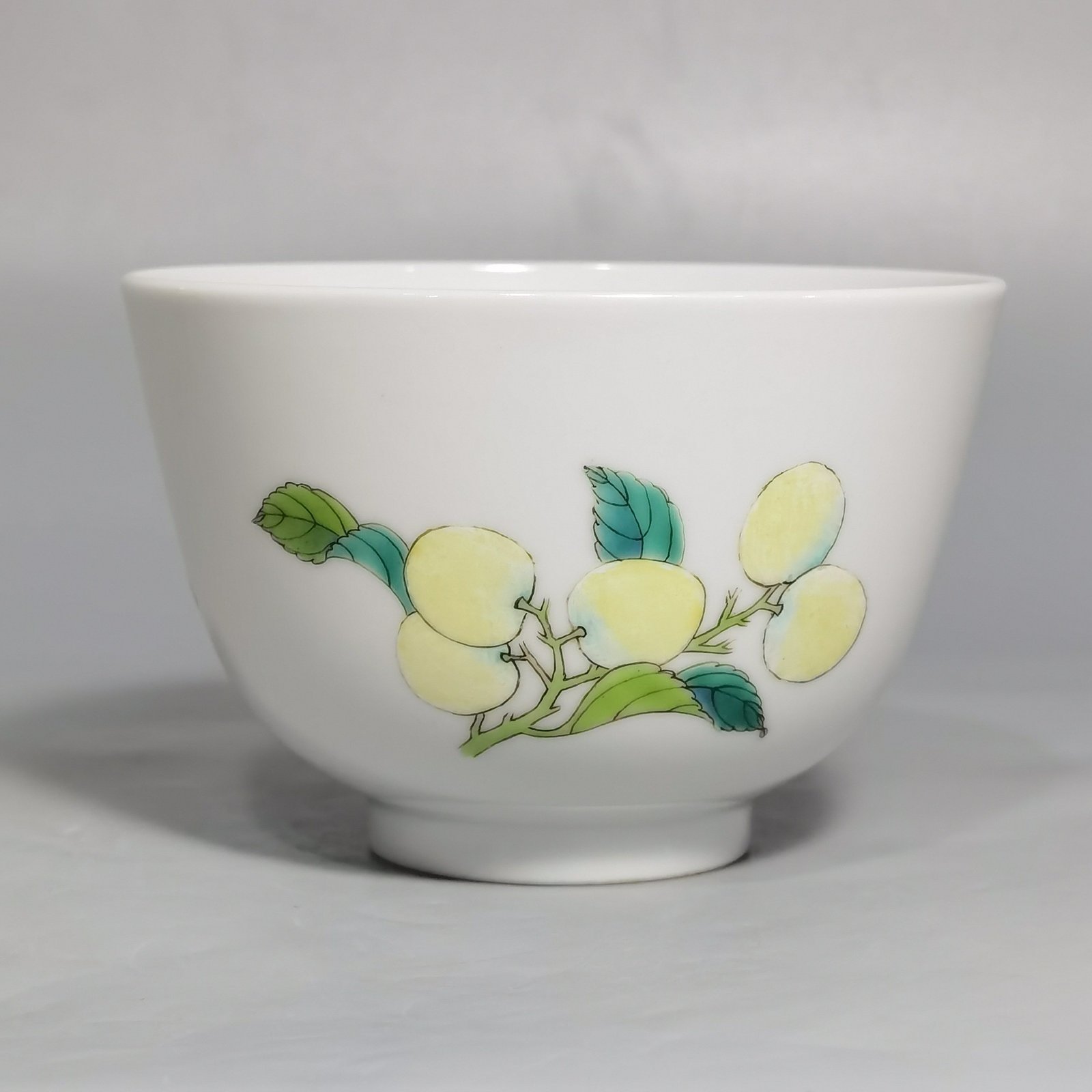 Qing Dynasty Yongzheng A pair of pastel three-dot pattern cups