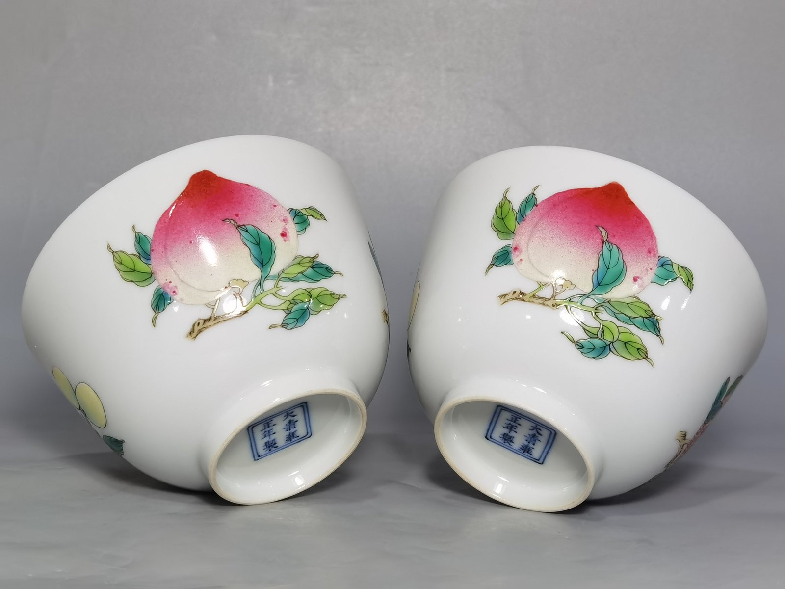 Qing Dynasty Yongzheng A pair of pastel three-dot pattern cups
