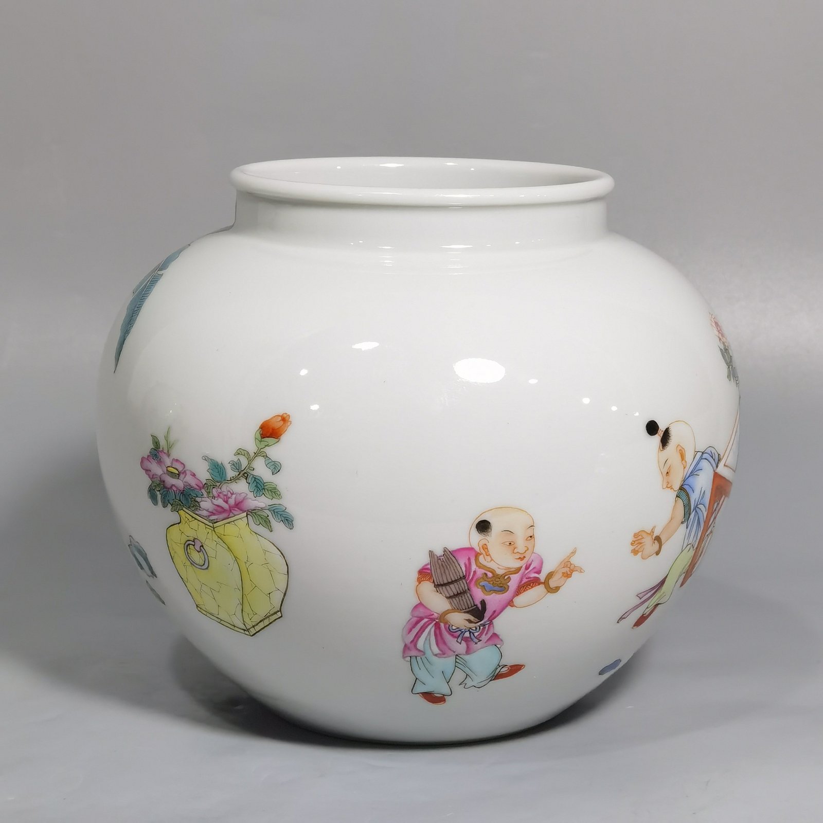 Qing Dynasty Yongzheng pastel pomegranate jar with Sanniang teaching her son
