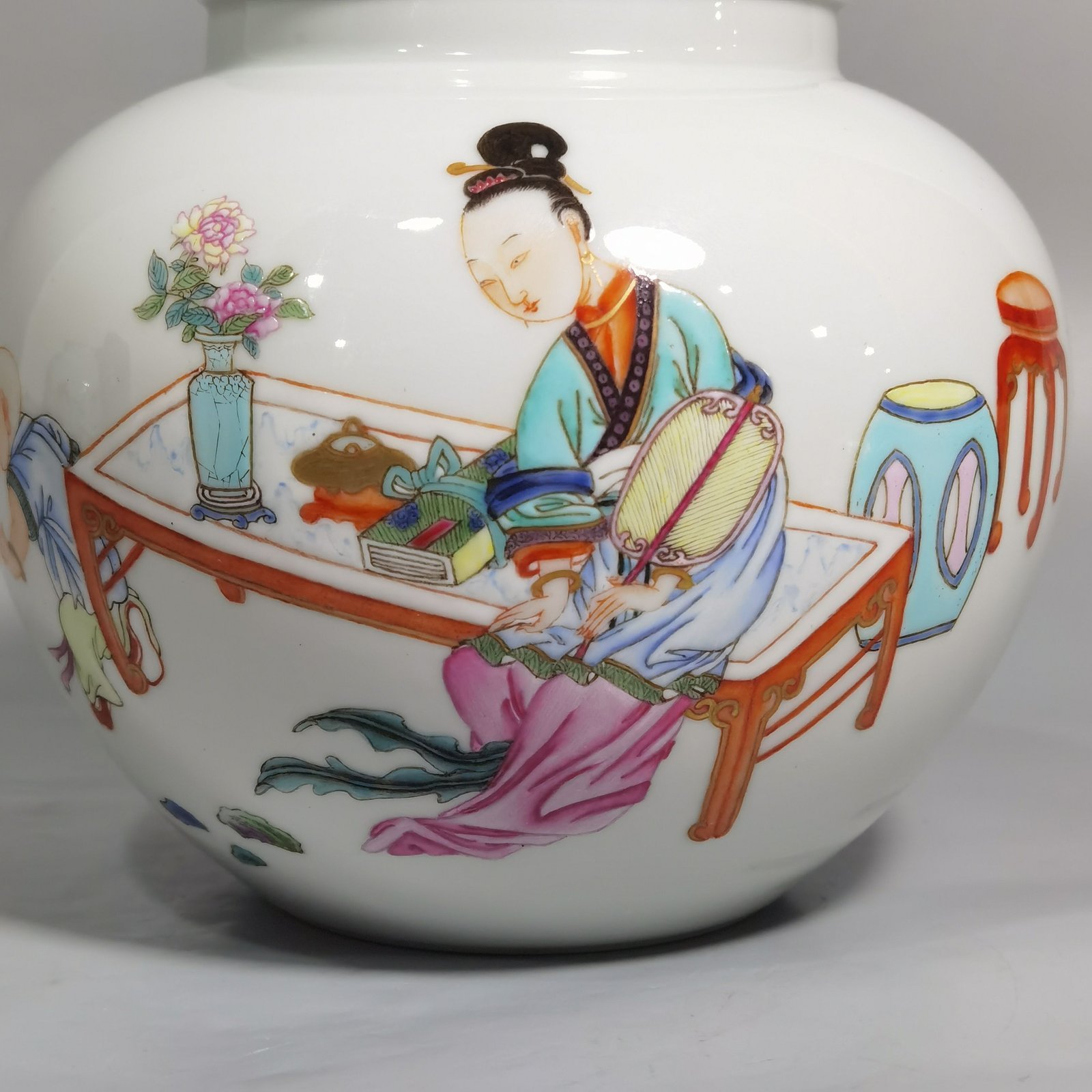 Qing Dynasty Yongzheng pastel pomegranate jar with Sanniang teaching her son