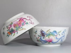 Qing Dynasty Yongzheng a pair of pastel three-fruit red dragon pattern pier-type bowls