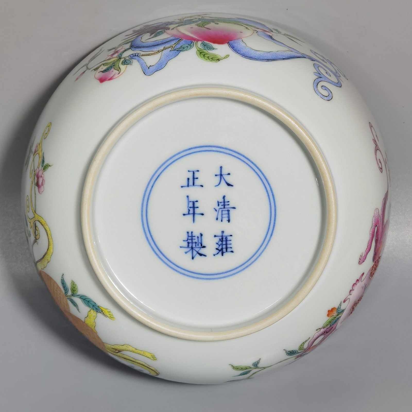 Qing Dynasty Yongzheng a pair of pastel three-fruit red dragon pattern pier-type bowls