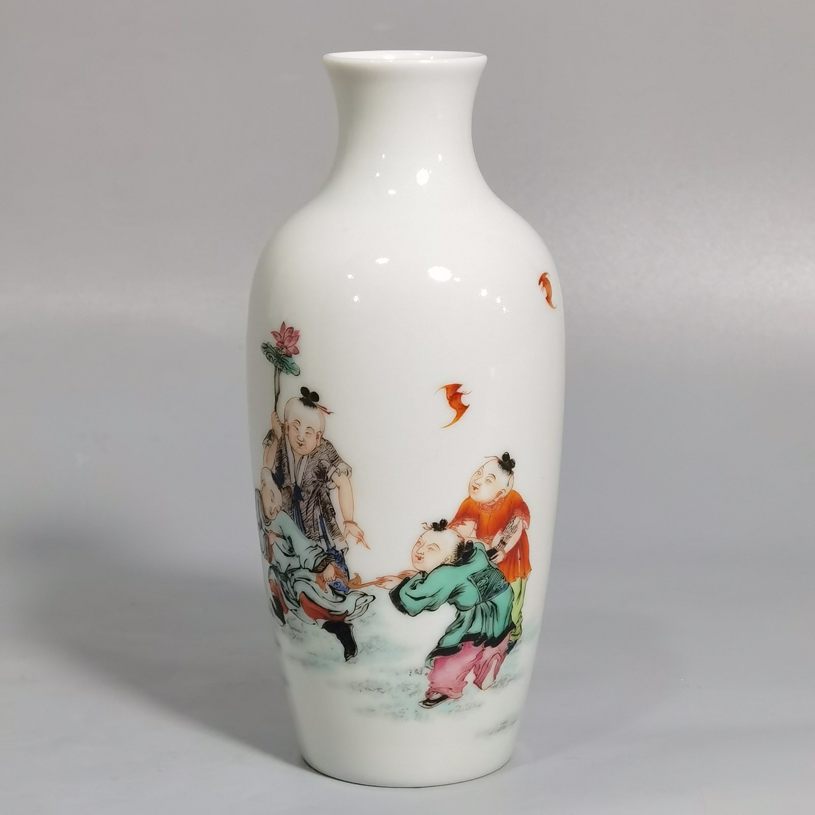 Qing Dynasty Yongzheng a pair of pastel five-child imperial examinations and a pair of radish bottles