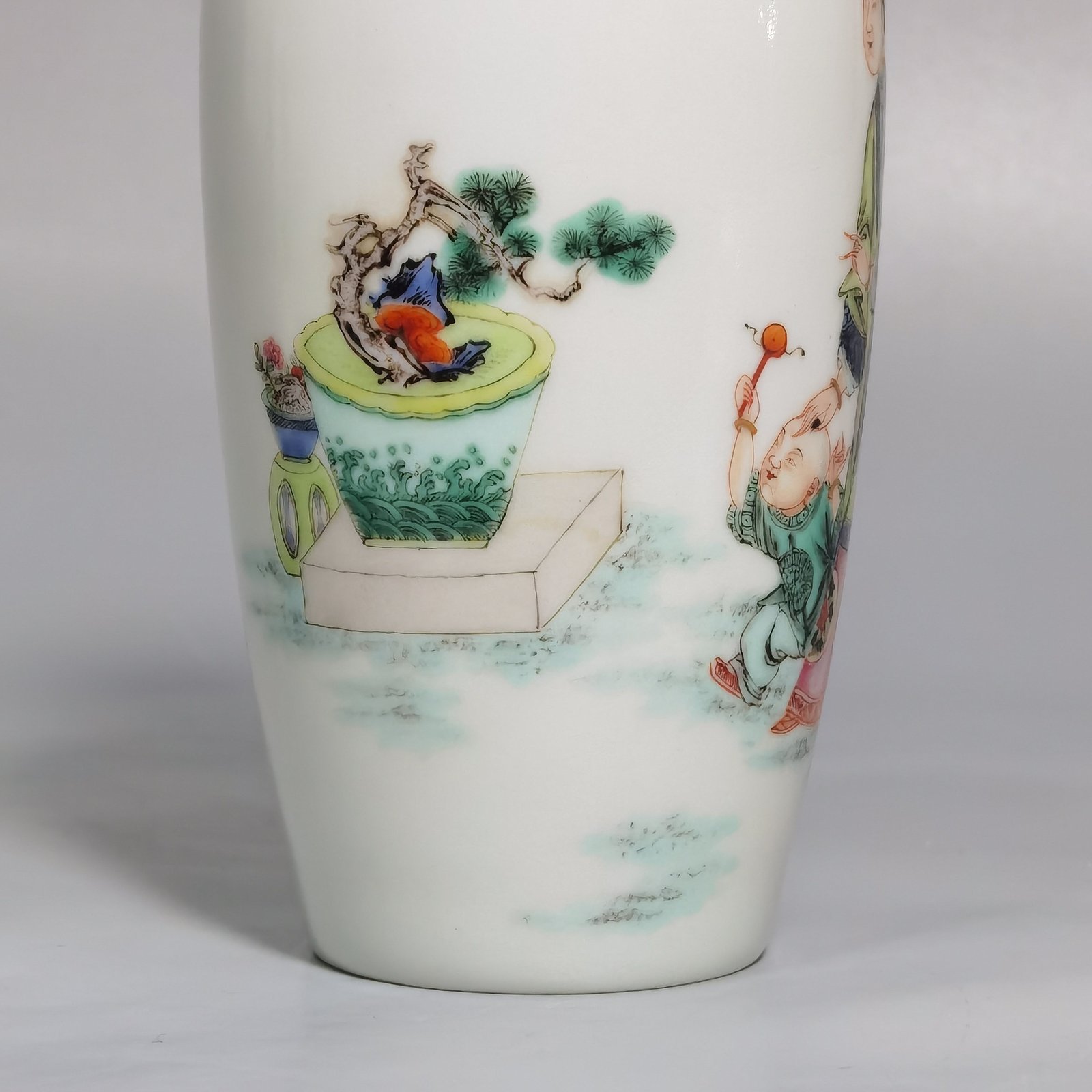 Qing Dynasty Yongzheng a pair of pastel five-child imperial examinations and a pair of radish bottles