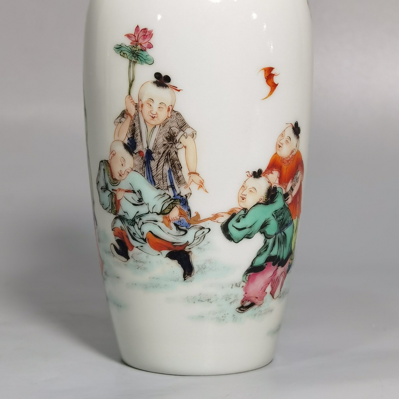 Qing Dynasty Yongzheng a pair of pastel five-child imperial examinations and a pair of radish bottles