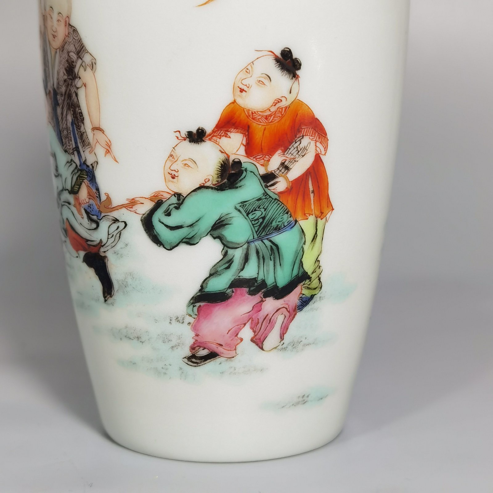 Qing Dynasty Yongzheng a pair of pastel five-child imperial examinations and a pair of radish bottles