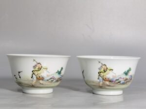Qing Dynasty Yongzheng famille rose peach horseshoe cup with figures and stories