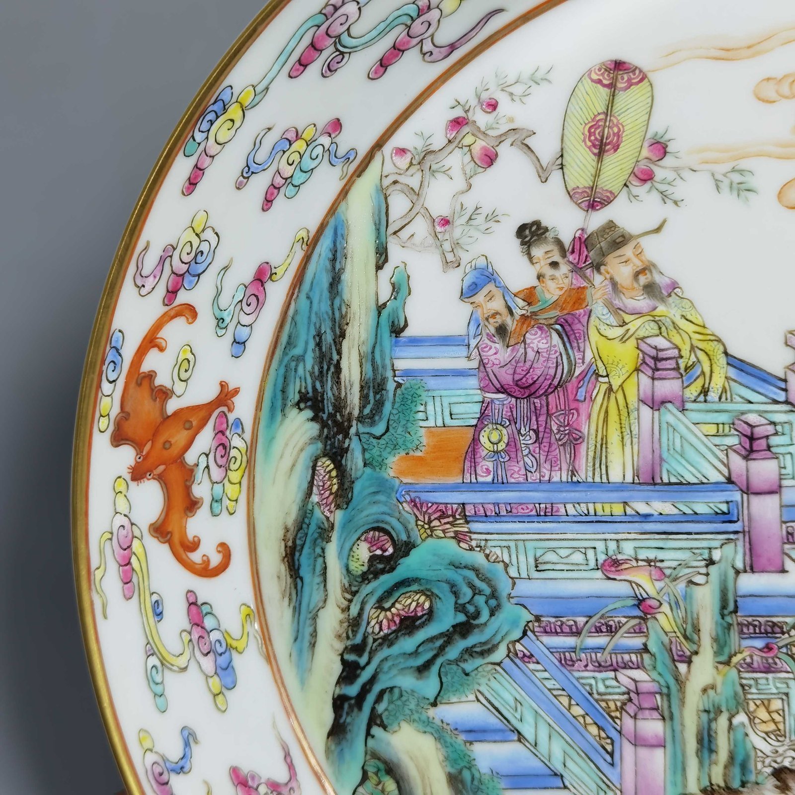 Qing Dynasty Yongzheng pastel color character story plate with folded edge