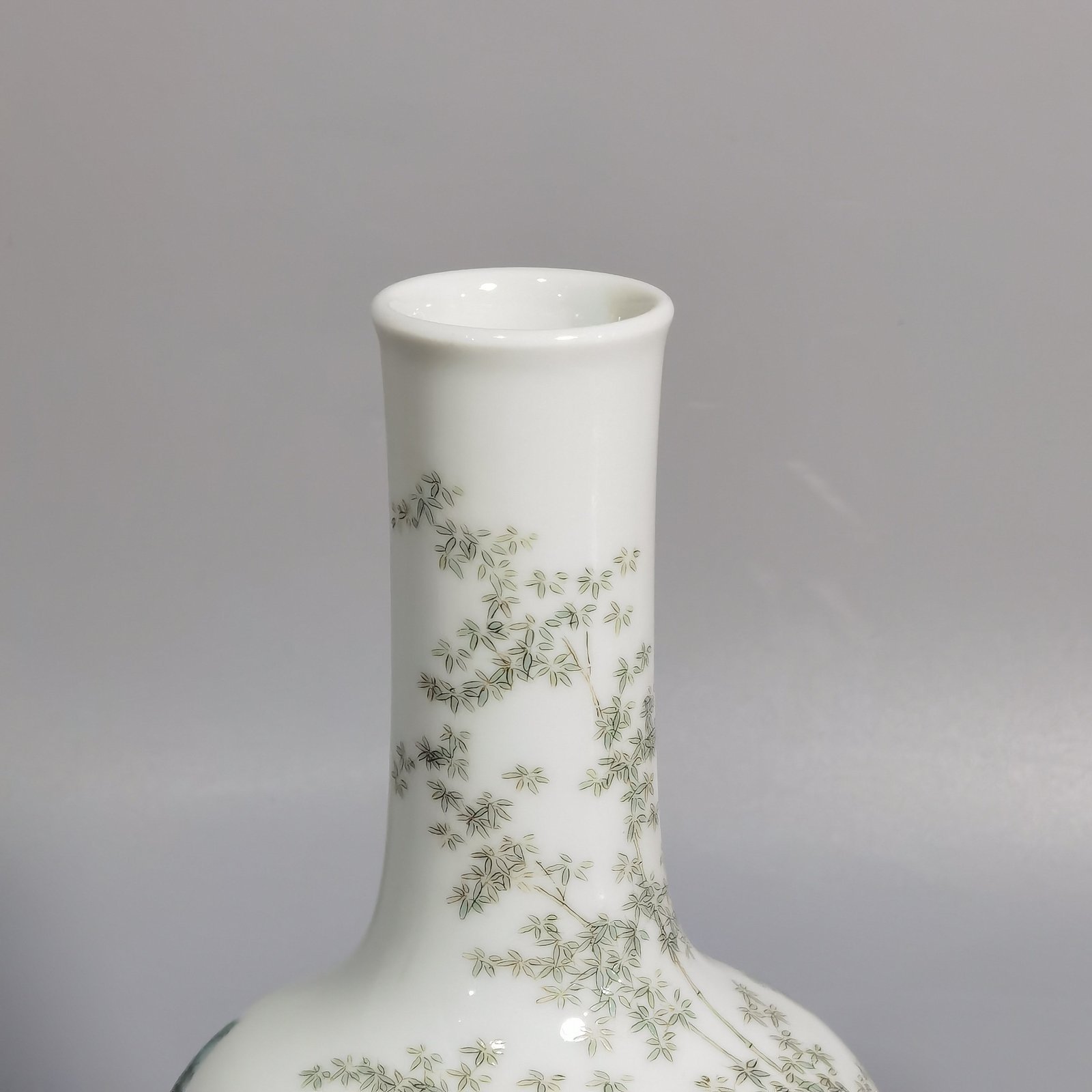 Qing Dynasty Yongzheng a famille rose bell rattle with figures and stories