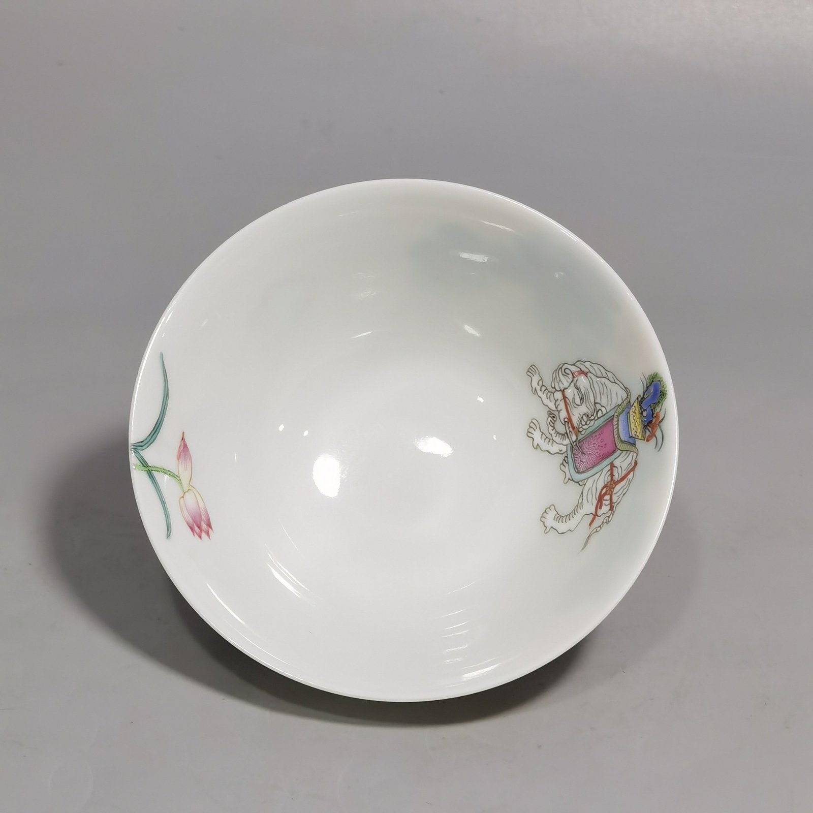 Qing Dynasty Yongzheng pastel color character story picture bamboo hat cup