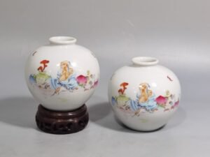 Qing Dynasty Yongzheng Pastel figures with blessings Pomegranate statue