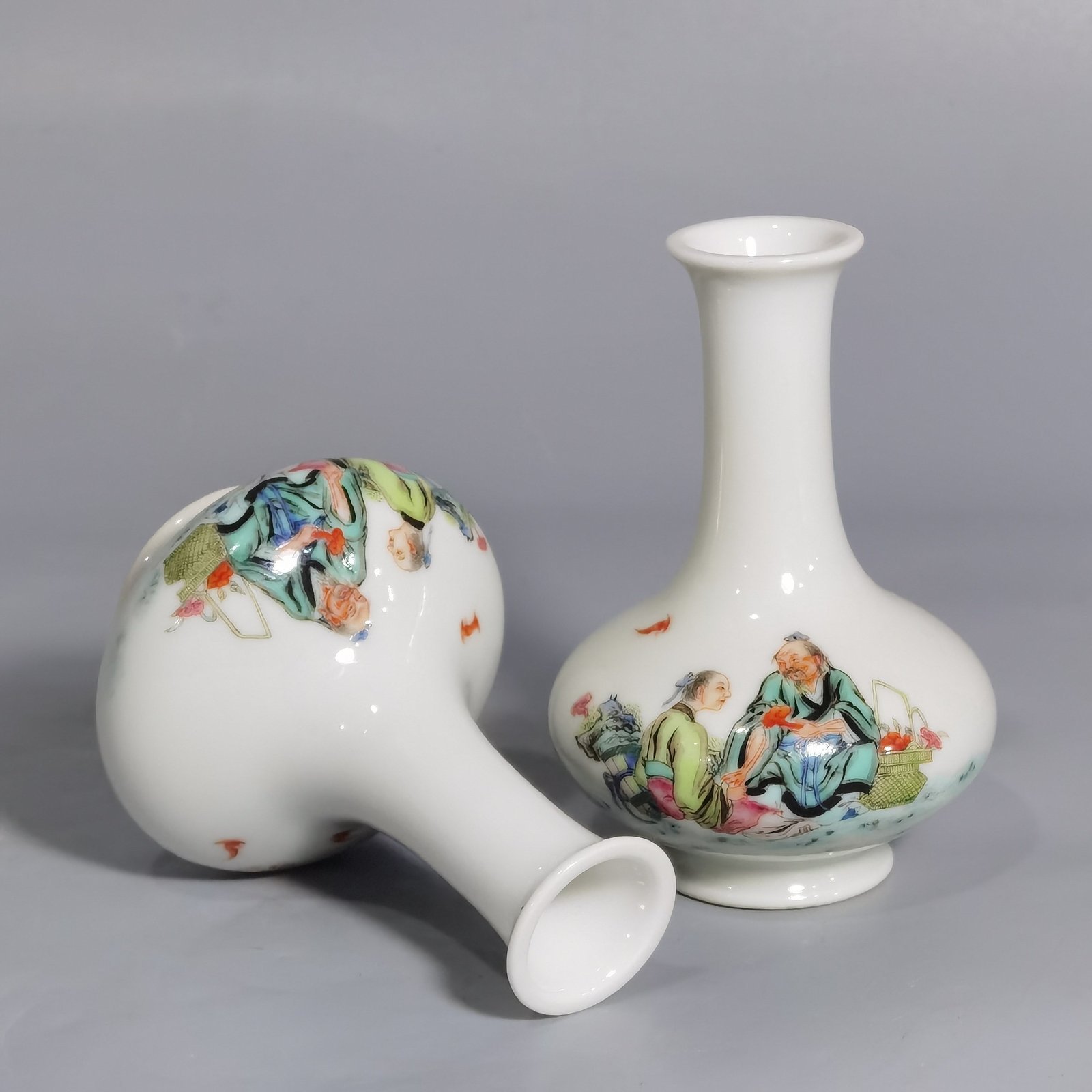 Qing Dynasty Yongzheng Pastel fairy collecting medicine vial vase