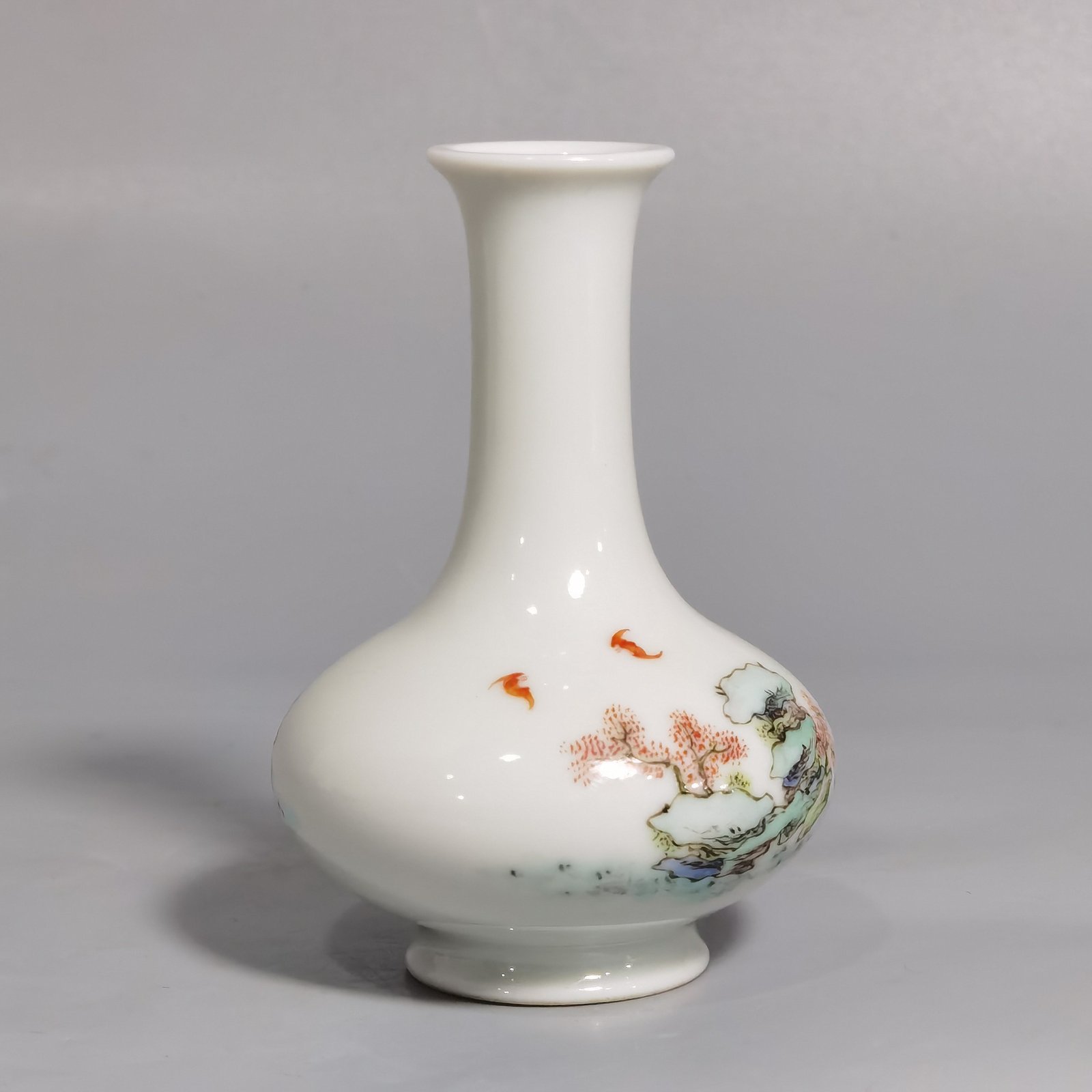 Qing Dynasty Yongzheng Pastel fairy collecting medicine vial vase